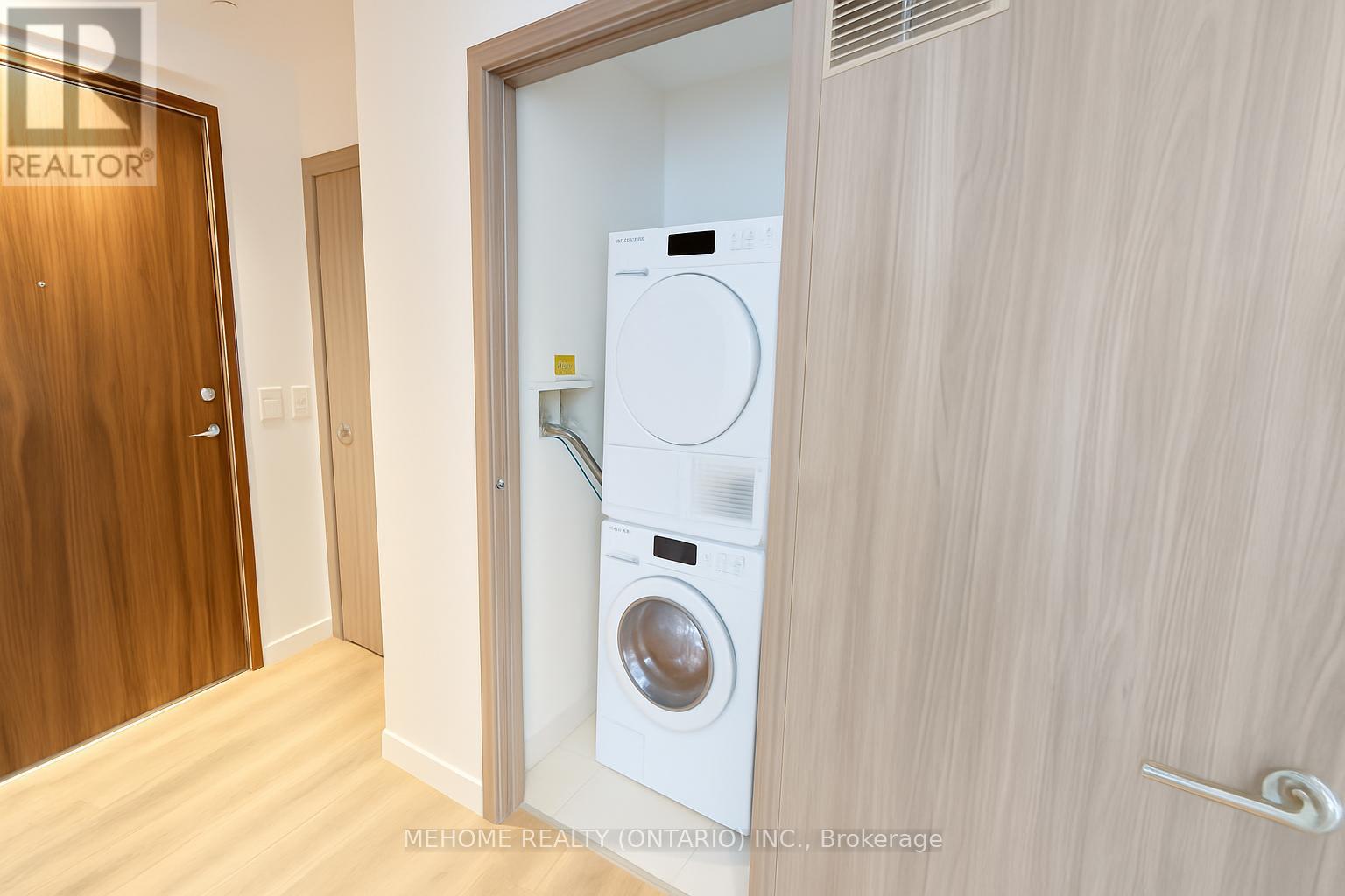 Photo 6 of 1208 95 Mcmahon Drive, Toronto ON