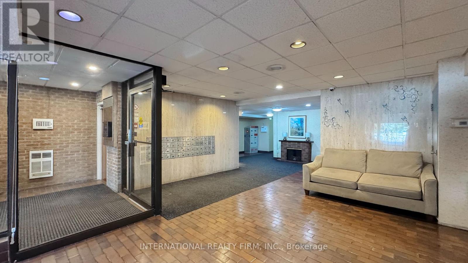 Photo 3 of 404 1200 Bridletowne Circle, Toronto ON