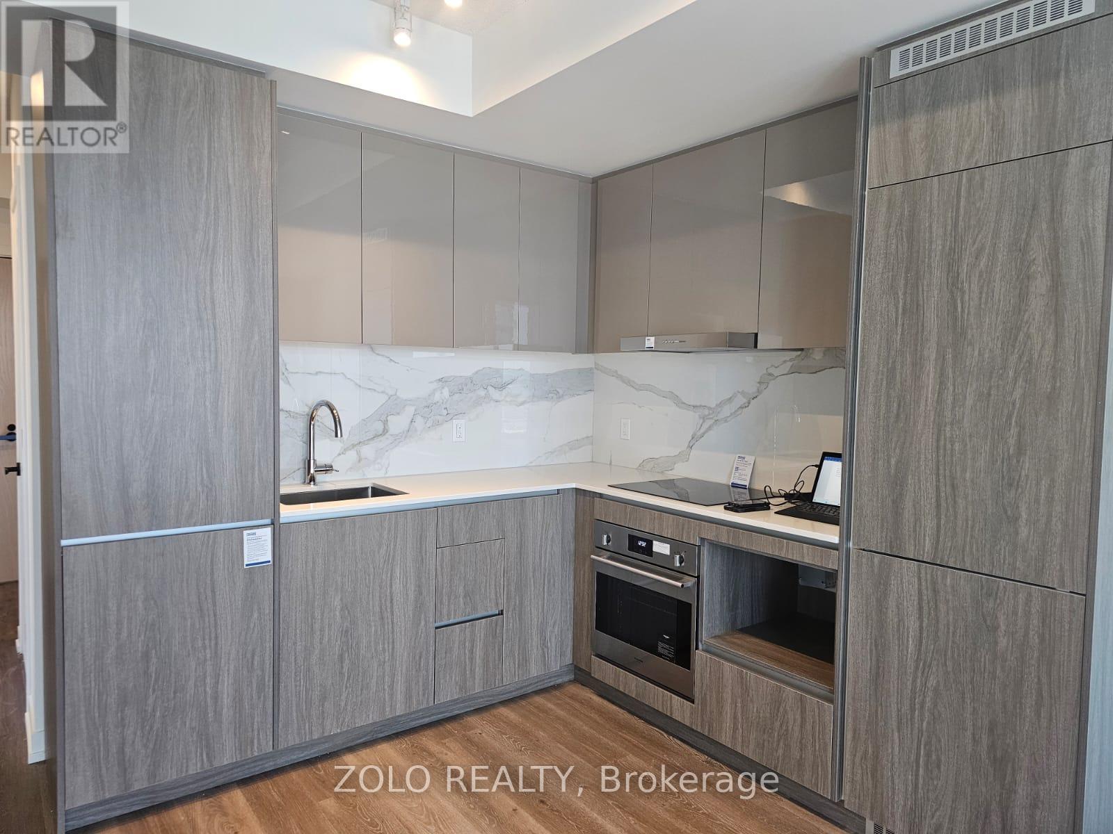 Photo 14 of 3503 28 Interchange Way, Vaughan ON
