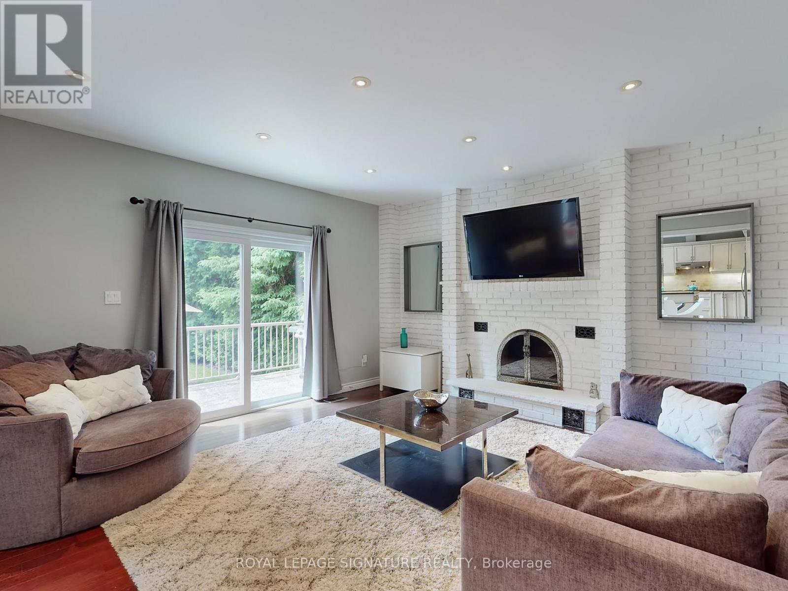 Photo 10 of 81 Garden Avenue, Richmond Hill ON