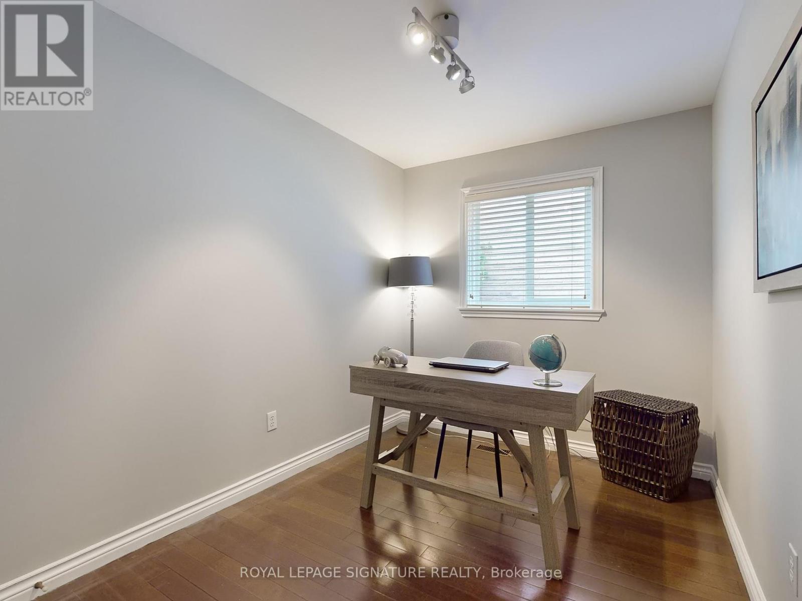 Photo 13 of 81 Garden Avenue, Richmond Hill ON
