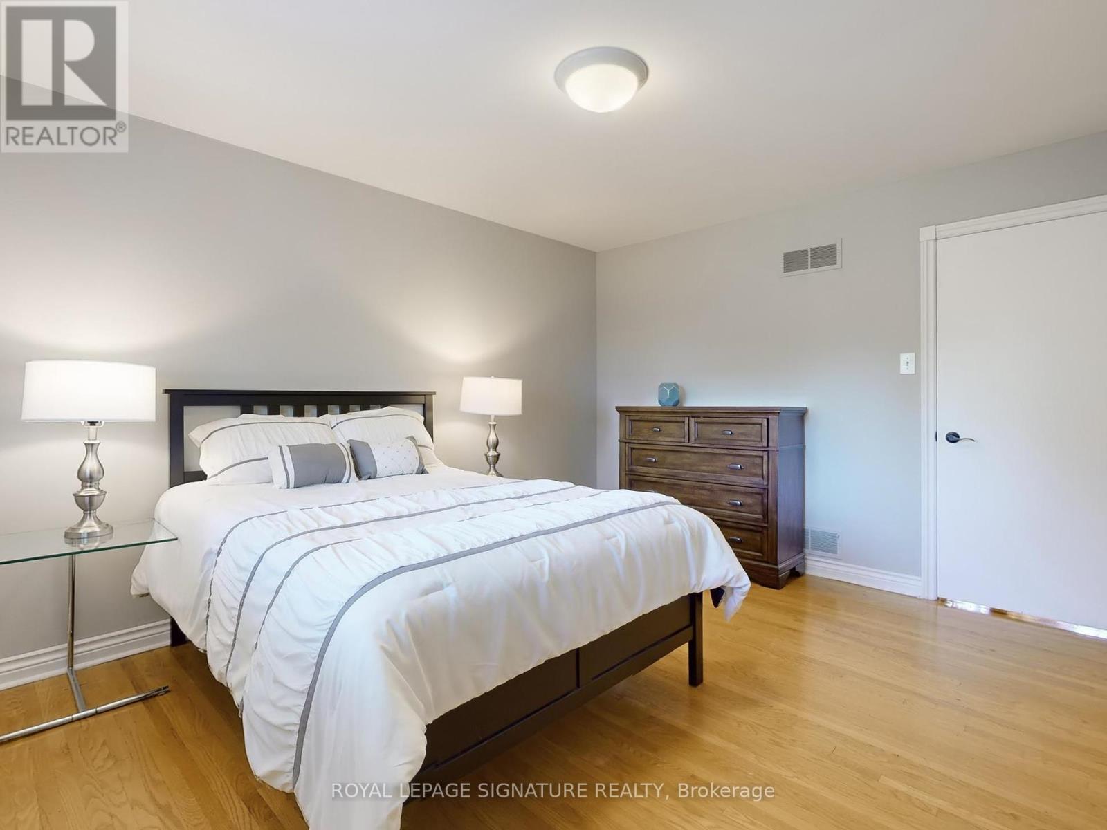 Photo 19 of 81 Garden Avenue, Richmond Hill ON