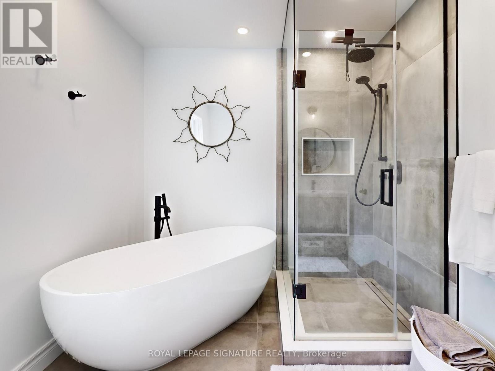Photo 22 of 81 Garden Avenue, Richmond Hill ON
