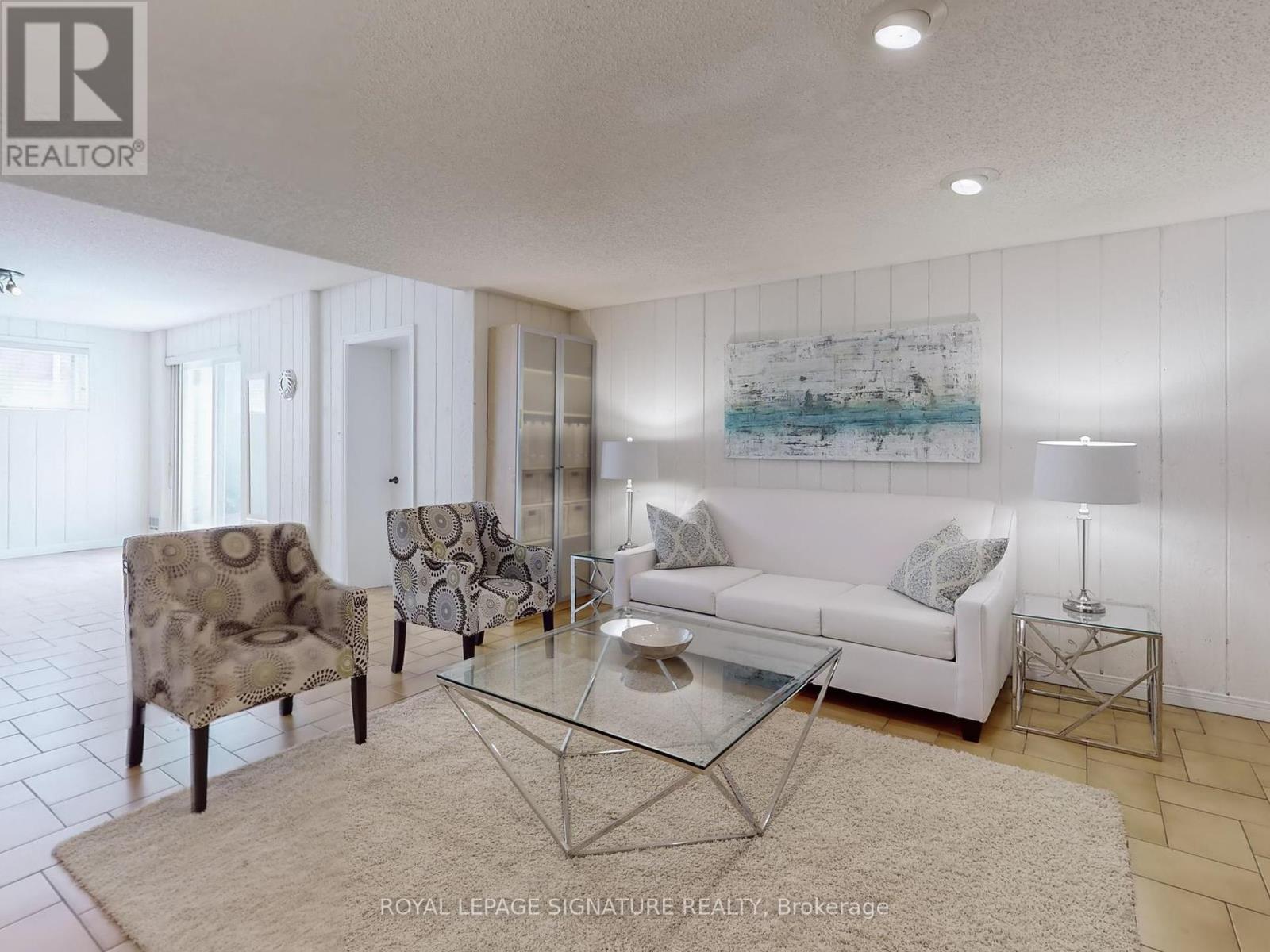 Photo 26 of 81 Garden Avenue, Richmond Hill ON