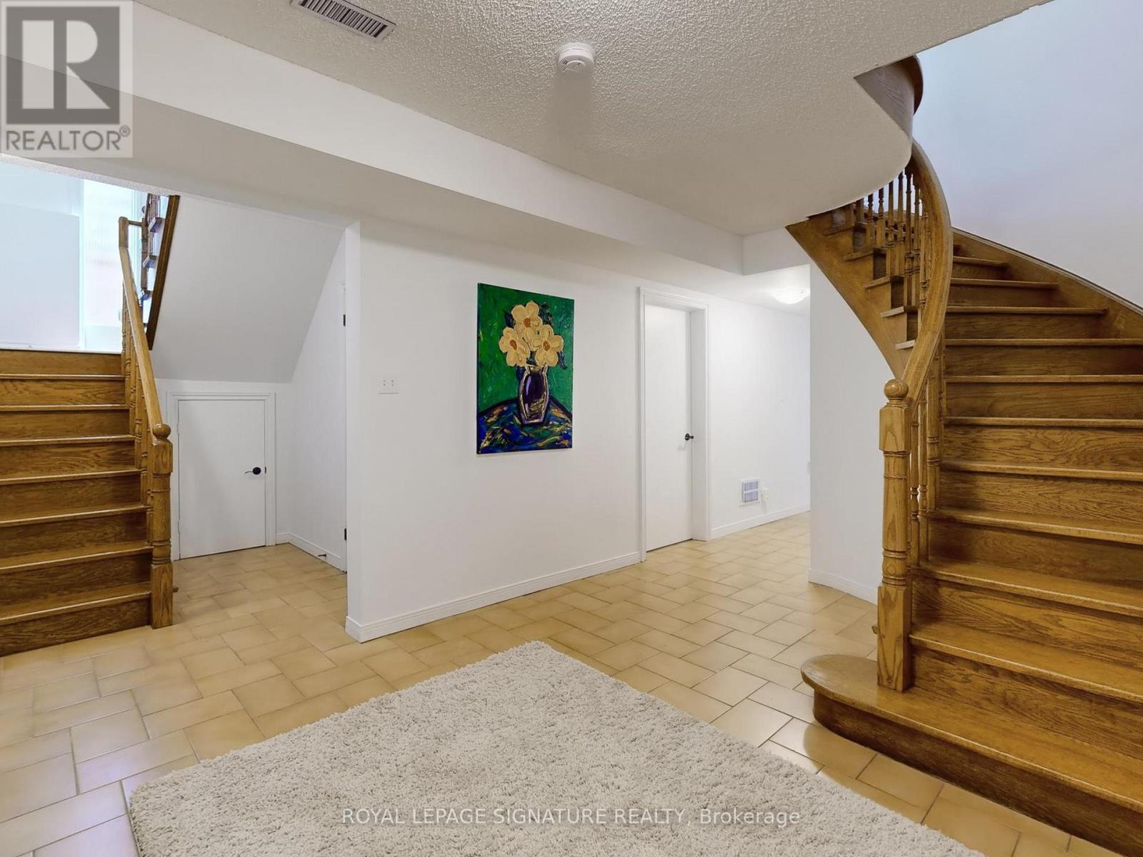 Photo 32 of 81 Garden Avenue, Richmond Hill ON