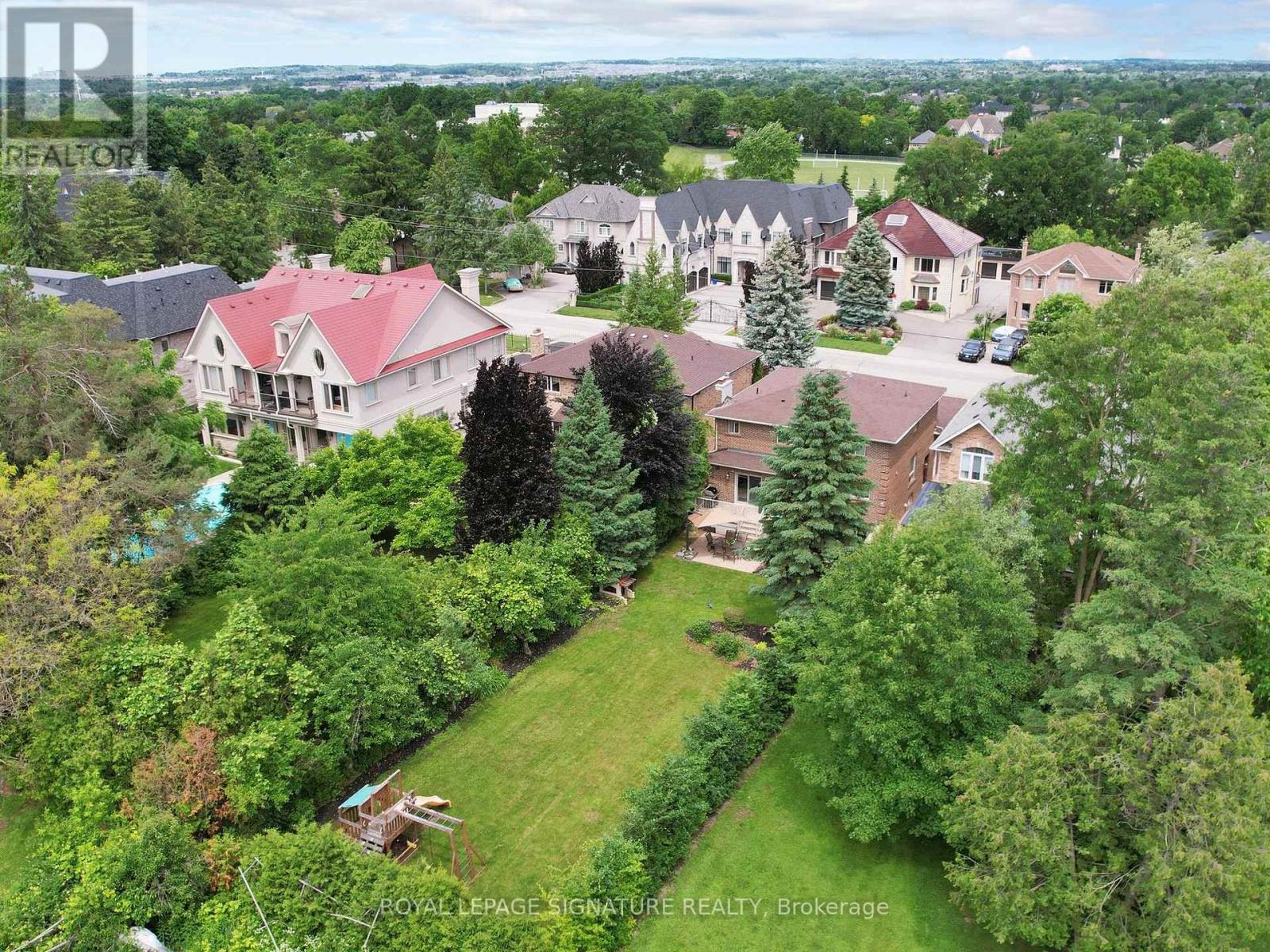 Photo 40 of 81 Garden Avenue, Richmond Hill ON