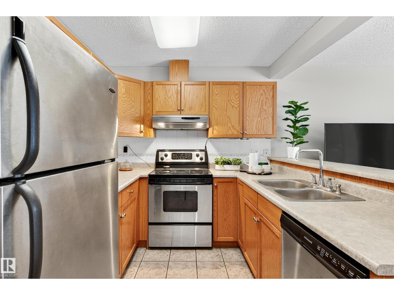 Photo 11 of 24 14603 Miller Bv Nw, Edmonton AB