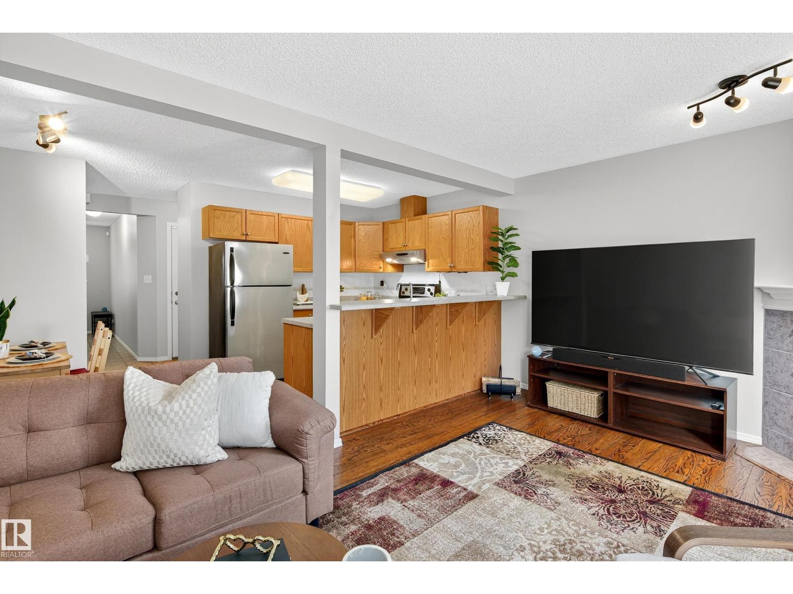 Photo 8 of 24 14603 Miller Bv Nw, Edmonton AB