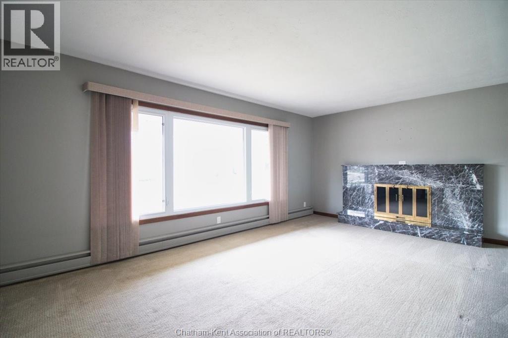 Photo 10 of 39 Wyandott Street, Chatham ON