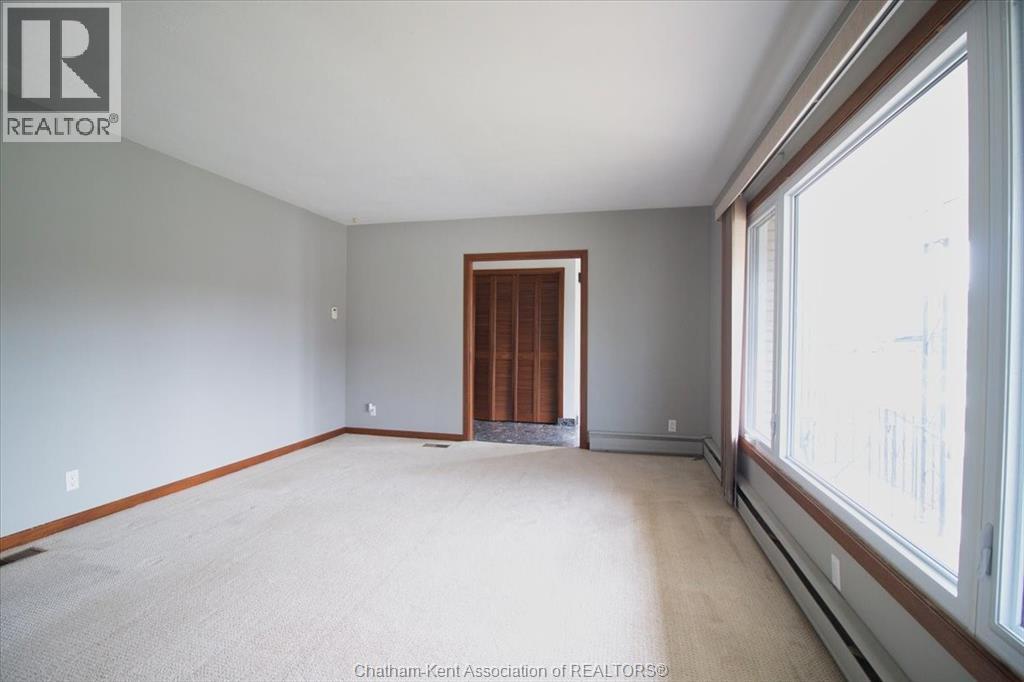 Photo 12 of 39 Wyandott Street, Chatham ON
