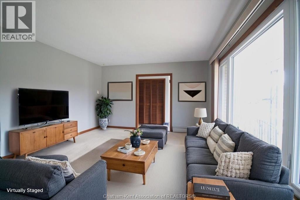 Photo 13 of 39 Wyandott Street, Chatham ON