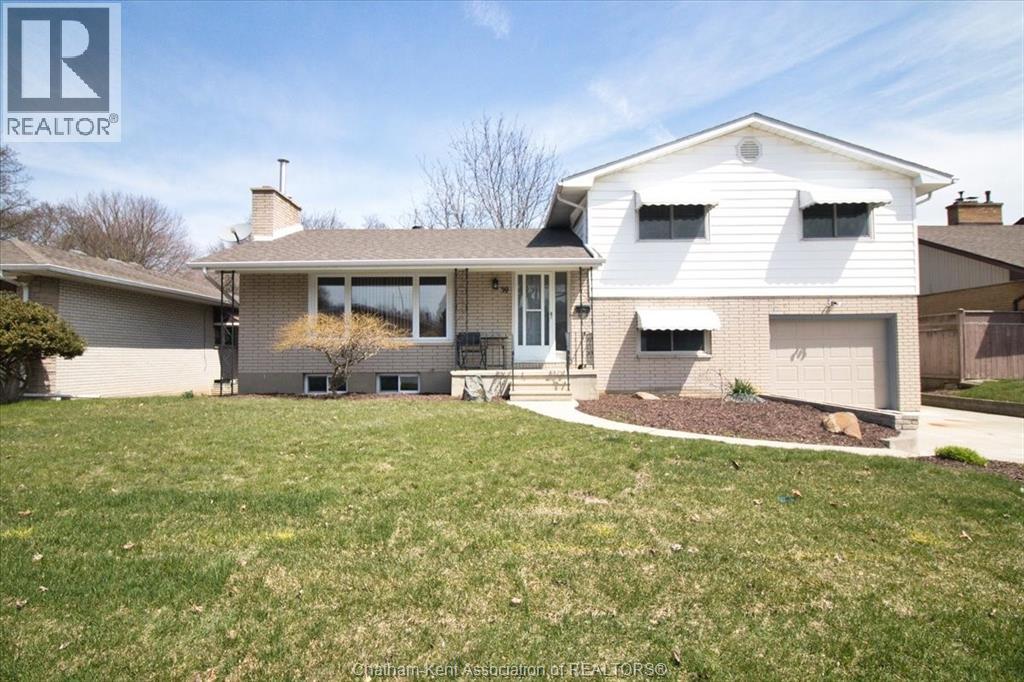 Photo 3 of 39 Wyandott Street, Chatham ON