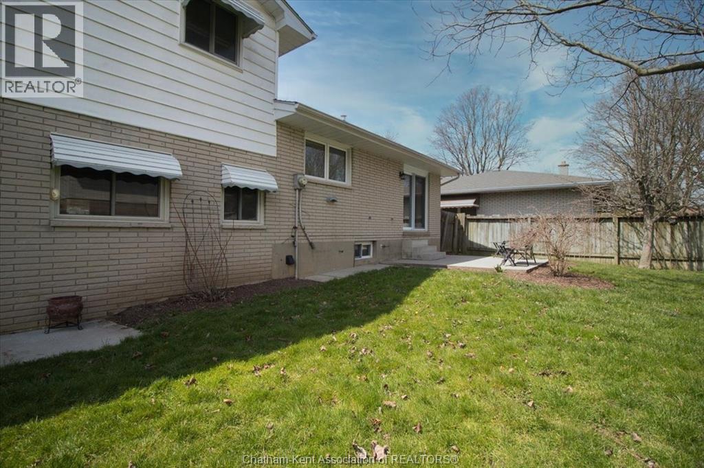 Photo 4 of 39 Wyandott Street, Chatham ON