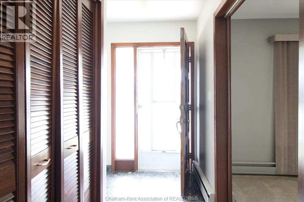 Photo 8 of 39 Wyandott Street, Chatham ON