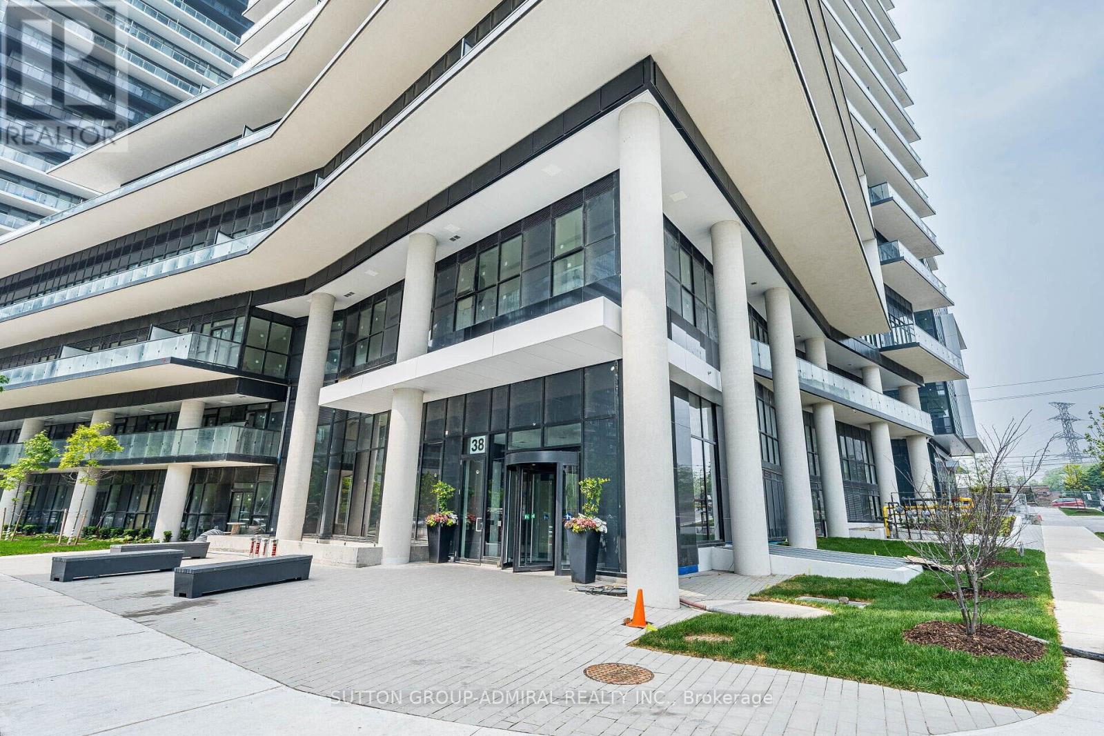 Photo 1 of 5302 38 Annie Craig Drive, Toronto ON