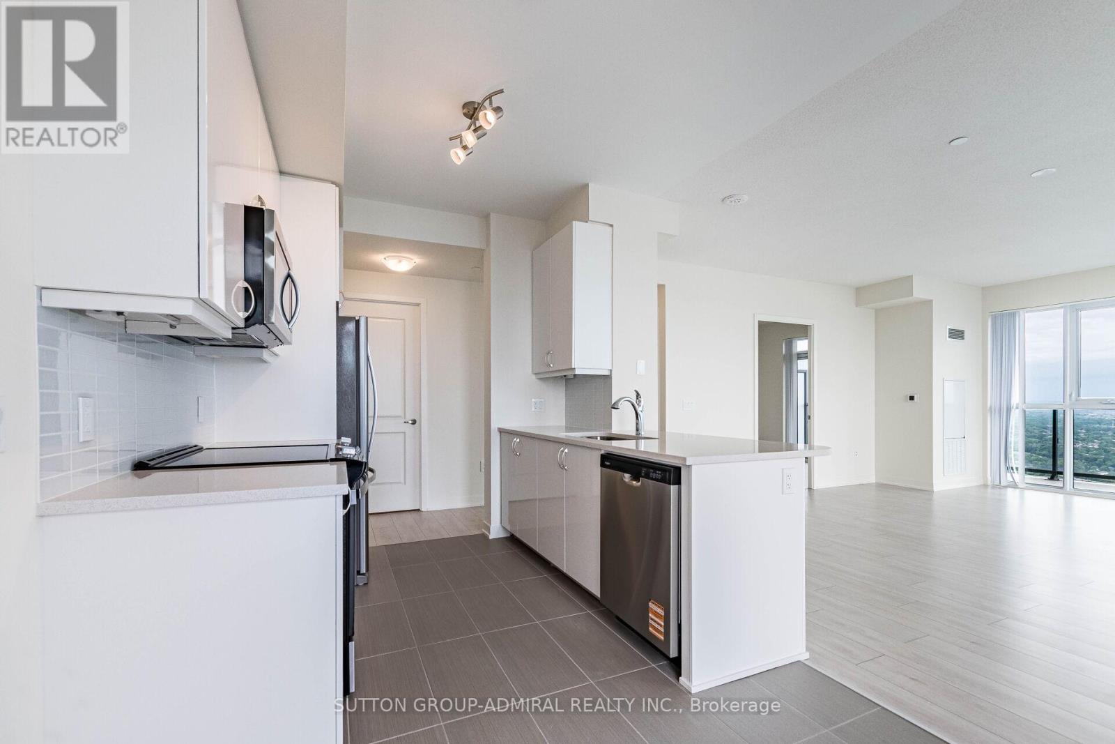 Photo 11 of 5302 38 Annie Craig Drive, Toronto ON