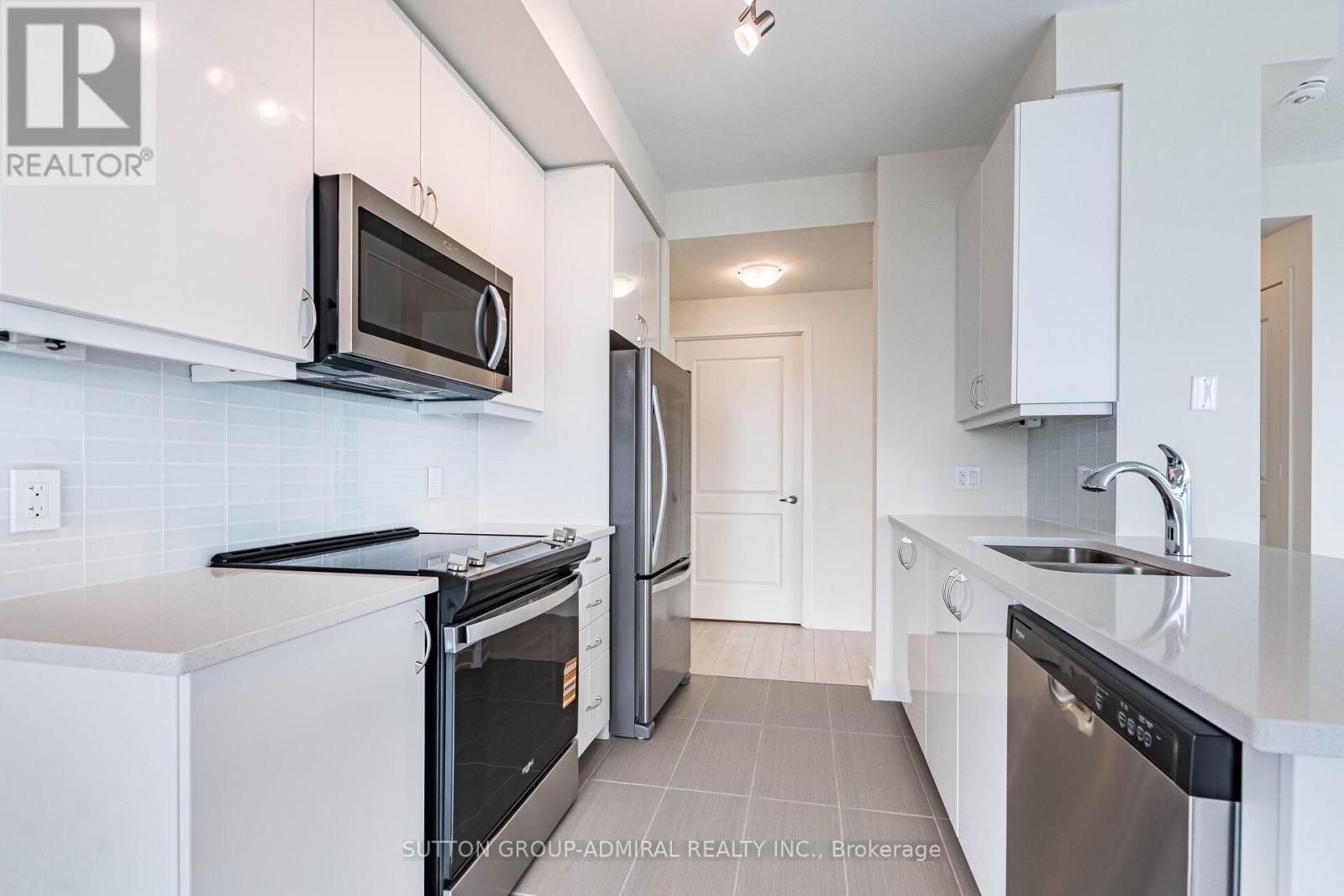 Photo 12 of 5302 38 Annie Craig Drive, Toronto ON