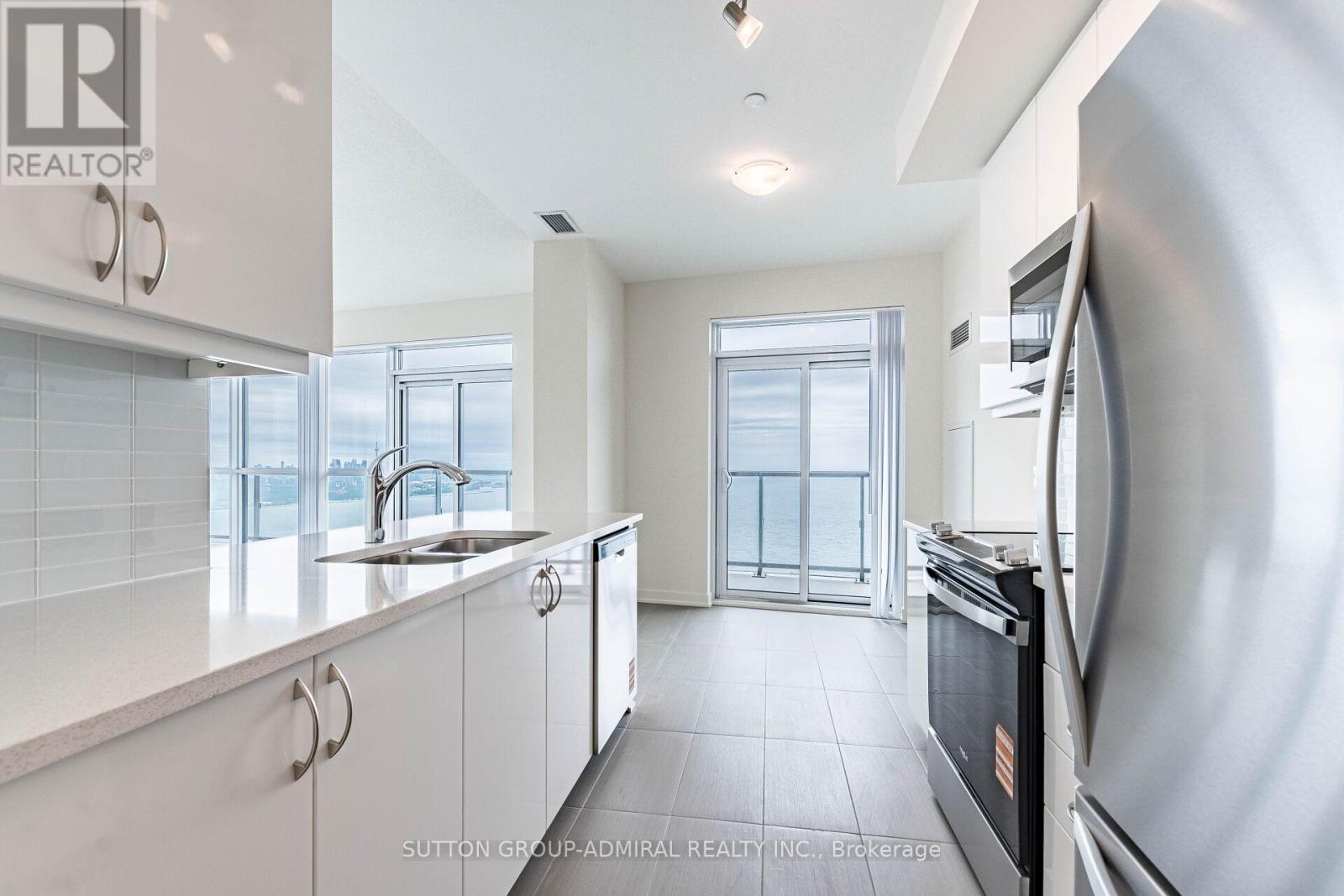 Photo 13 of 5302 38 Annie Craig Drive, Toronto ON