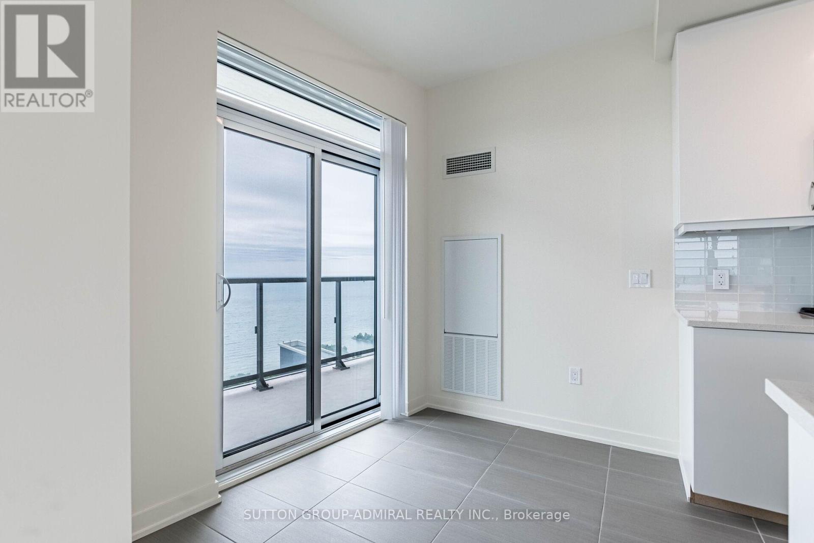 Photo 15 of 5302 38 Annie Craig Drive, Toronto ON