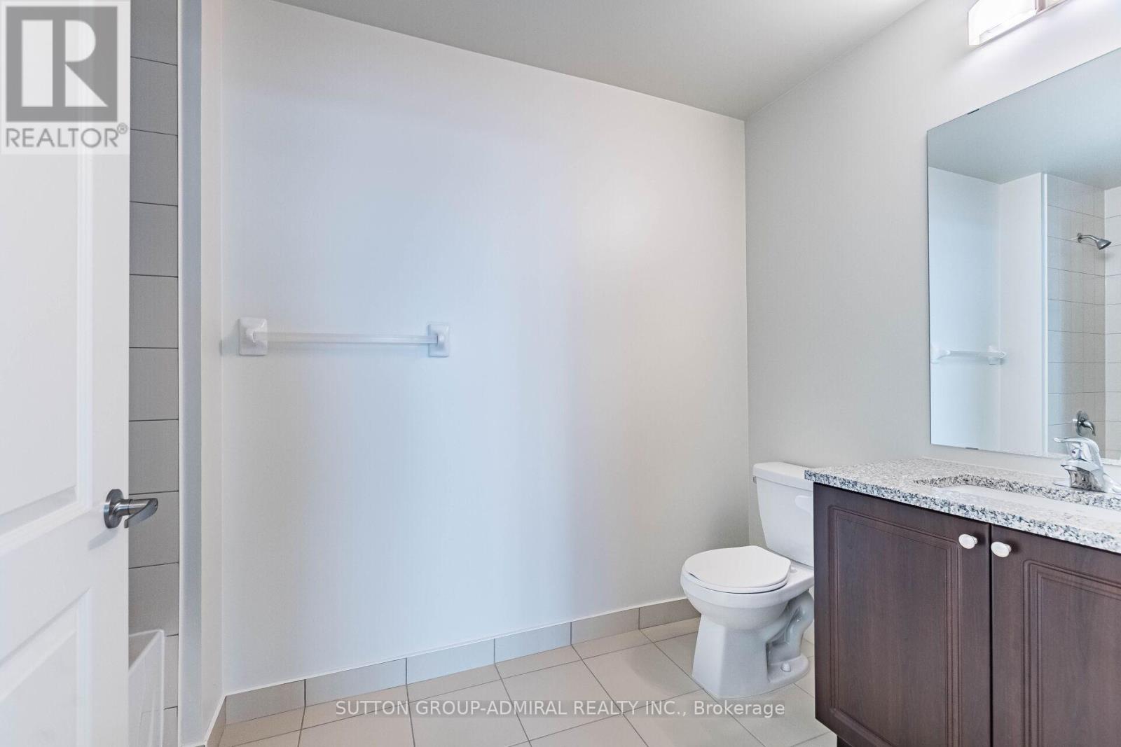 Photo 23 of 5302 38 Annie Craig Drive, Toronto ON