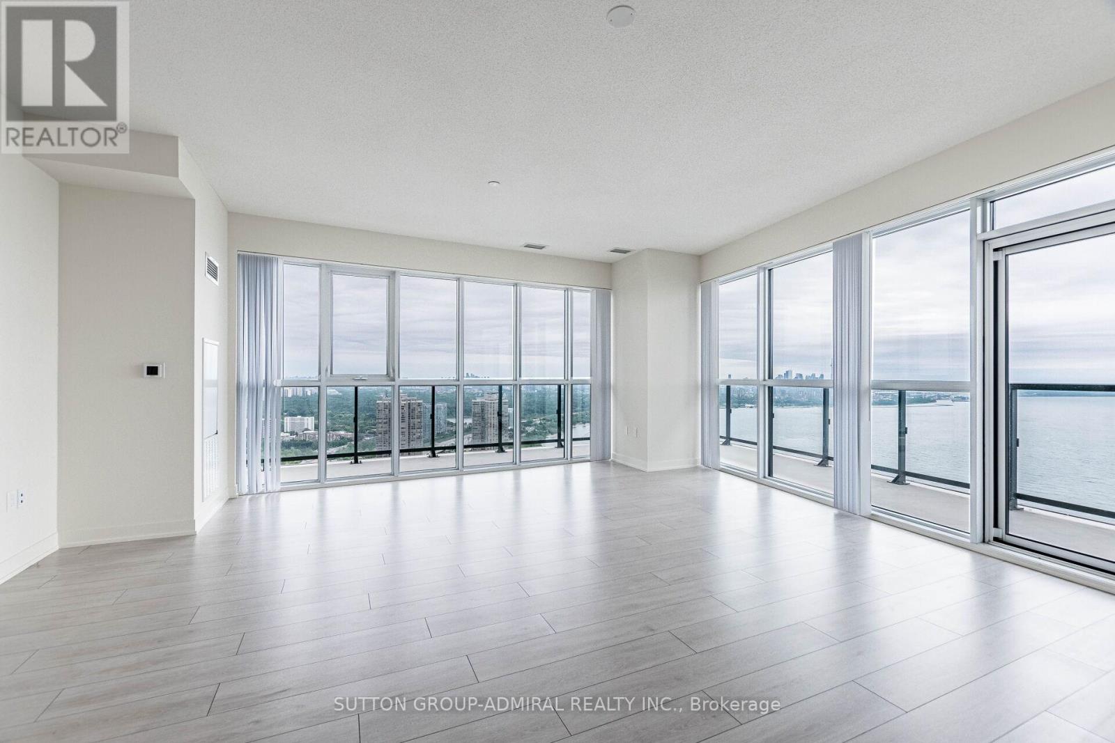 Photo 3 of 5302 38 Annie Craig Drive, Toronto ON