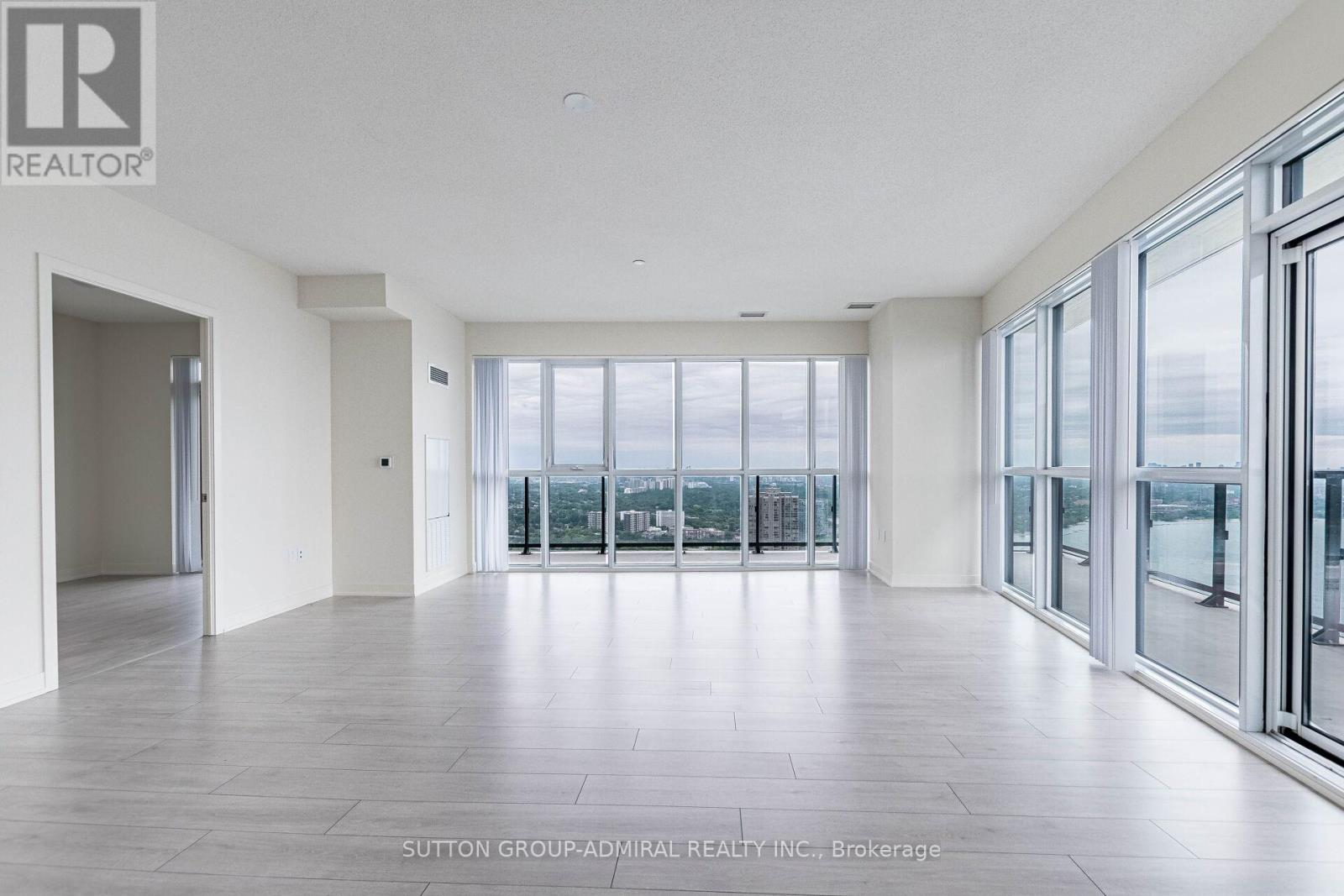 Photo 4 of 5302 38 Annie Craig Drive, Toronto ON