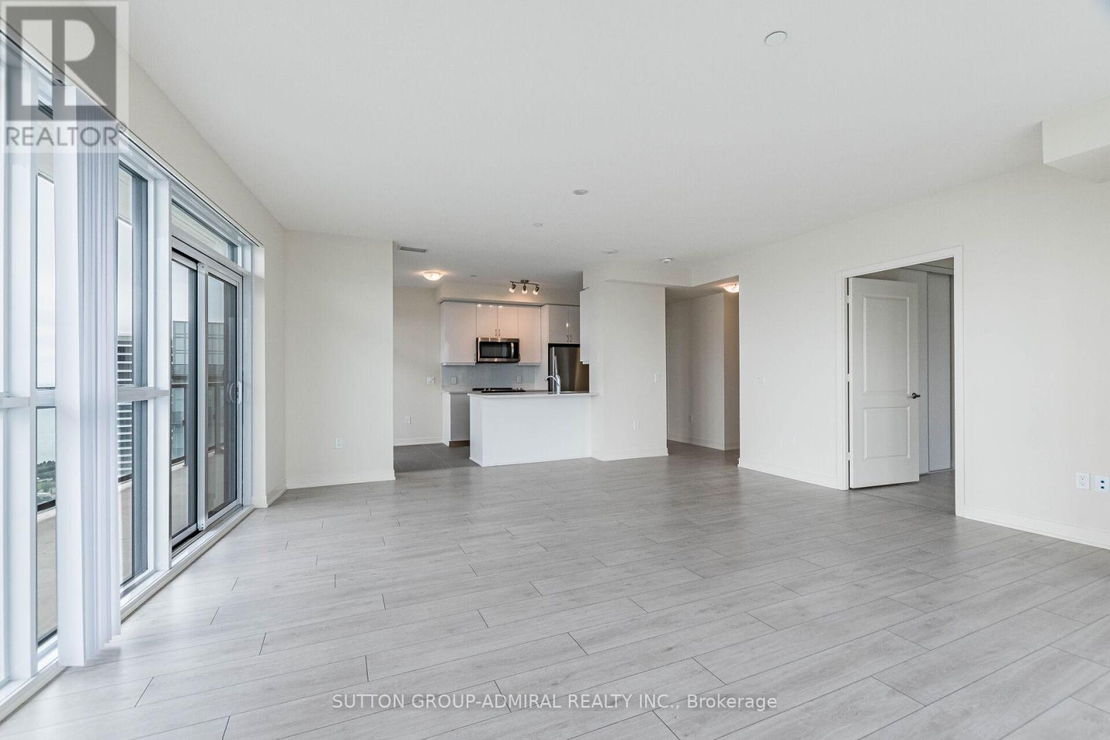 Photo 5 of 5302 38 Annie Craig Drive, Toronto ON
