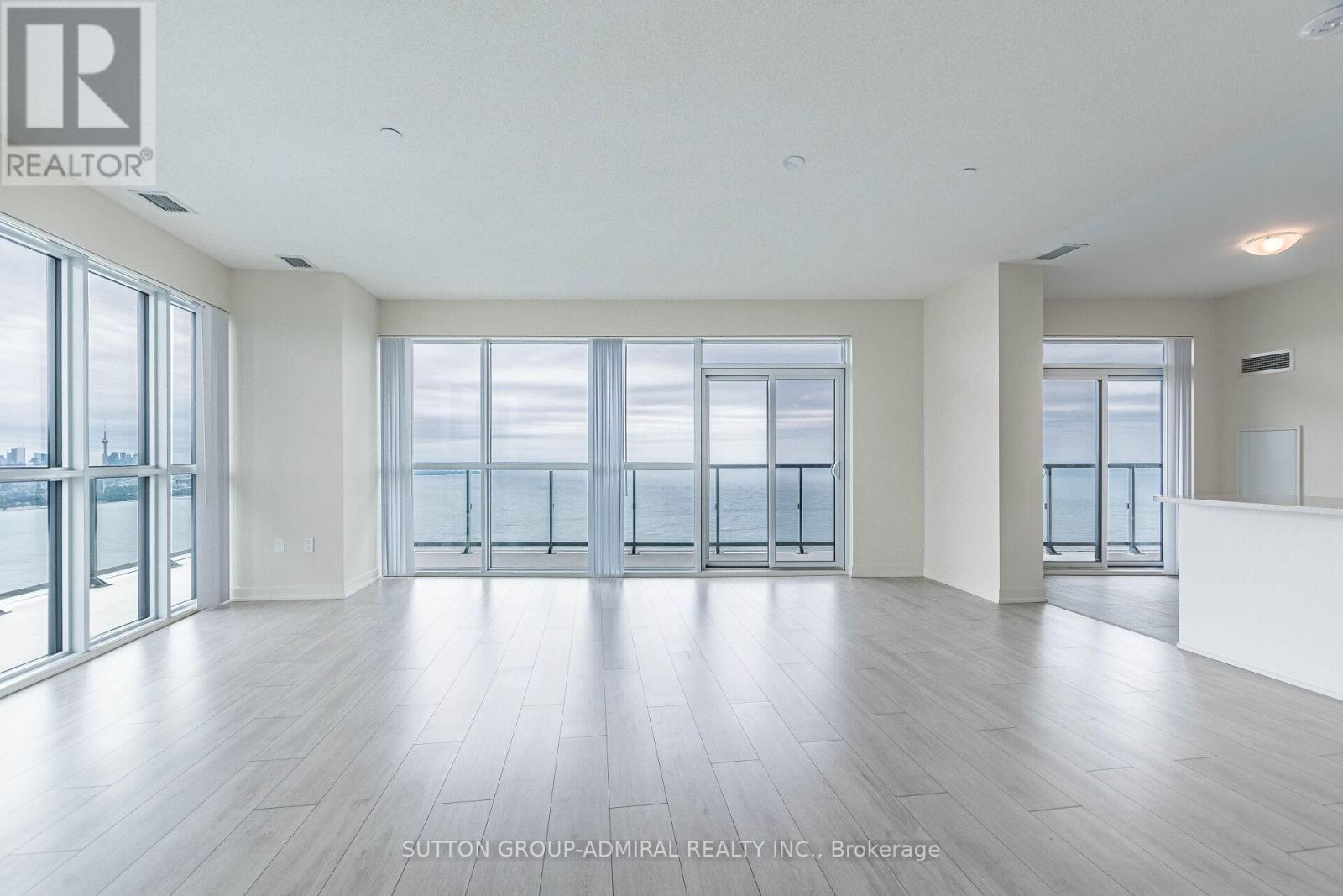 Photo 6 of 5302 38 Annie Craig Drive, Toronto ON