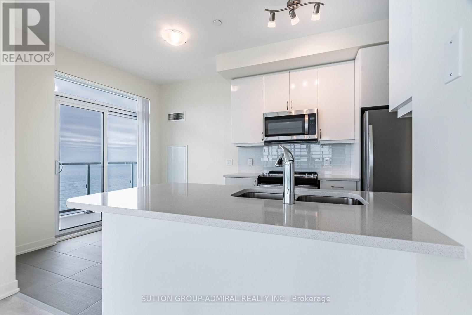 Photo 9 of 5302 38 Annie Craig Drive, Toronto ON