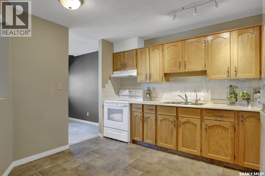 Photo 8 of 304 2727 Victoria Avenue, Regina SK