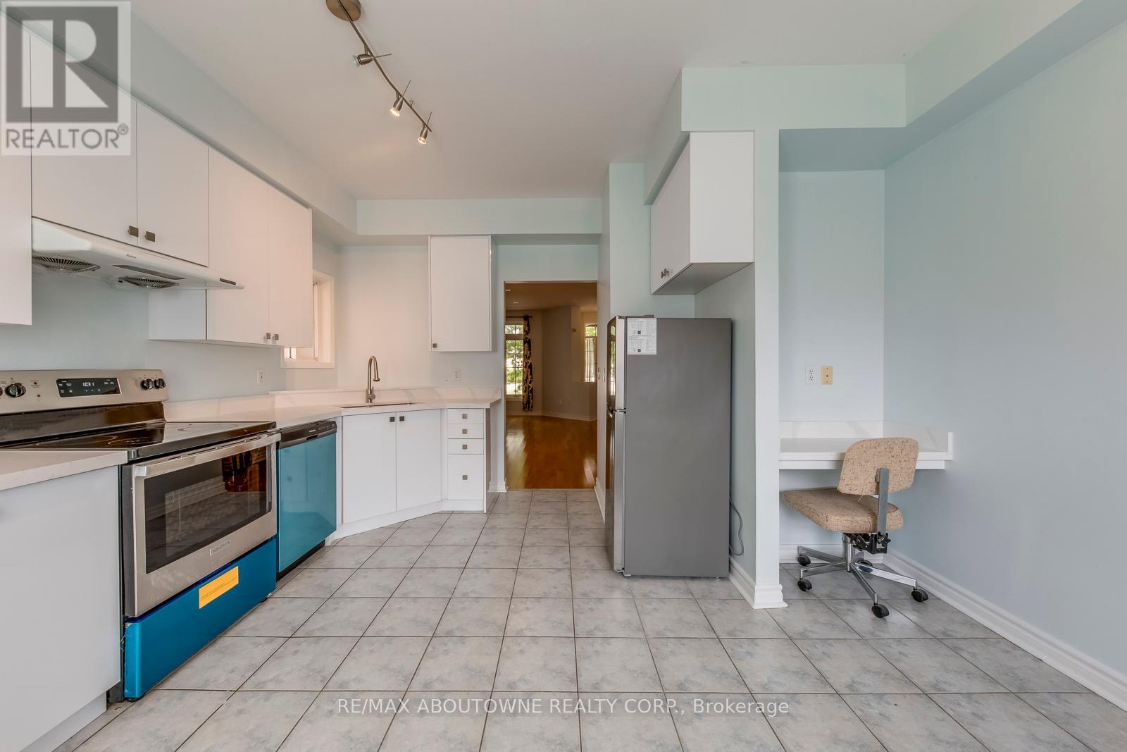 Photo 15 of 83 Bur Oak Avenue, Markham ON