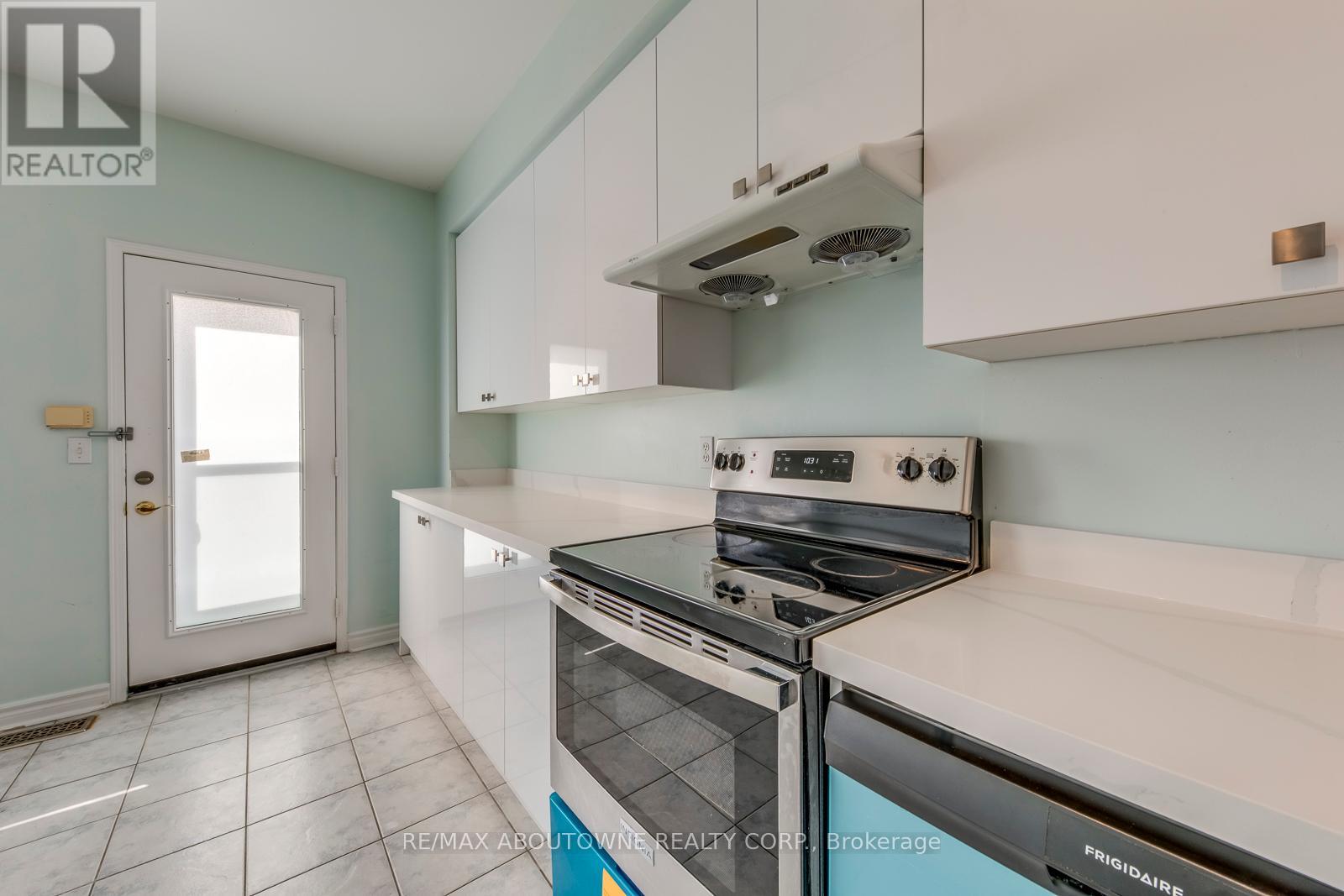 Photo 17 of 83 Bur Oak Avenue, Markham ON