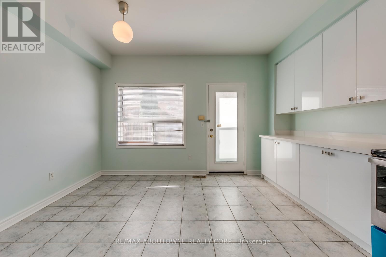 Photo 14 of 83 Bur Oak Avenue, Markham ON
