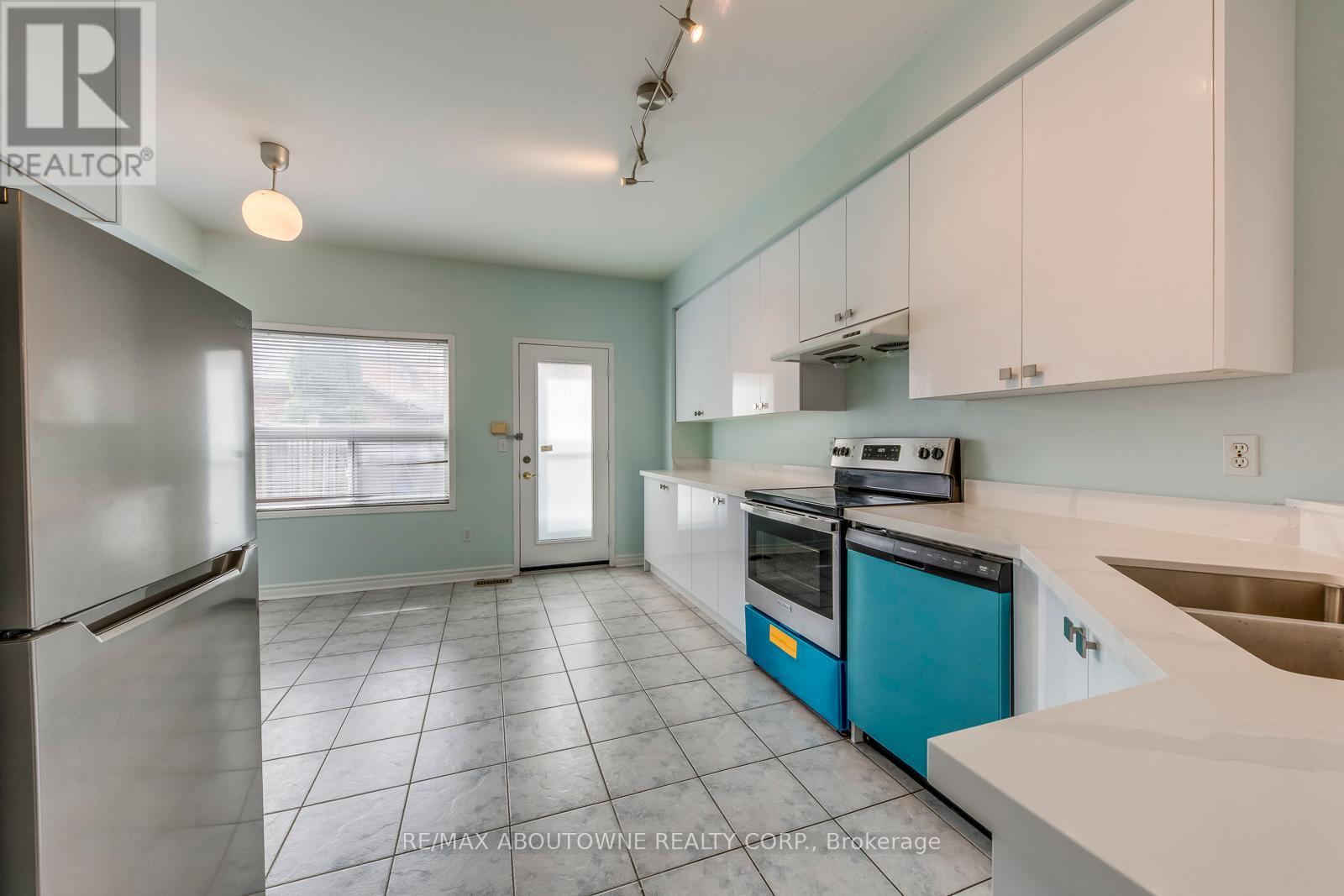 Photo 13 of 83 Bur Oak Avenue, Markham ON
