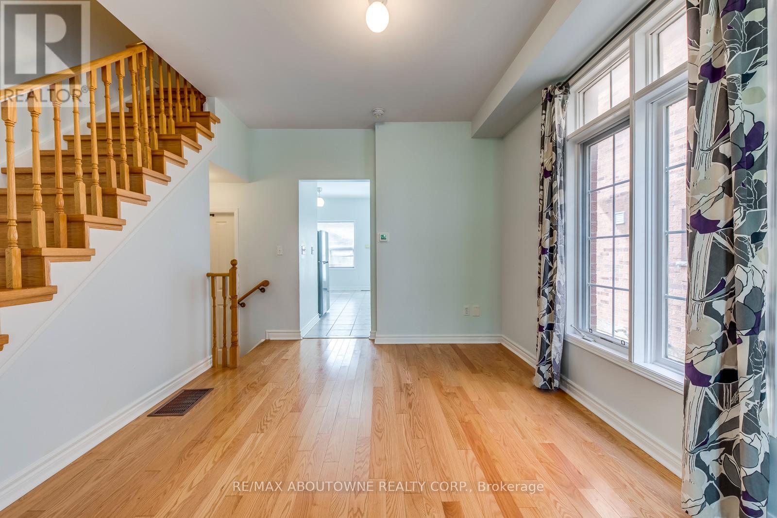 Photo 11 of 83 Bur Oak Avenue, Markham ON