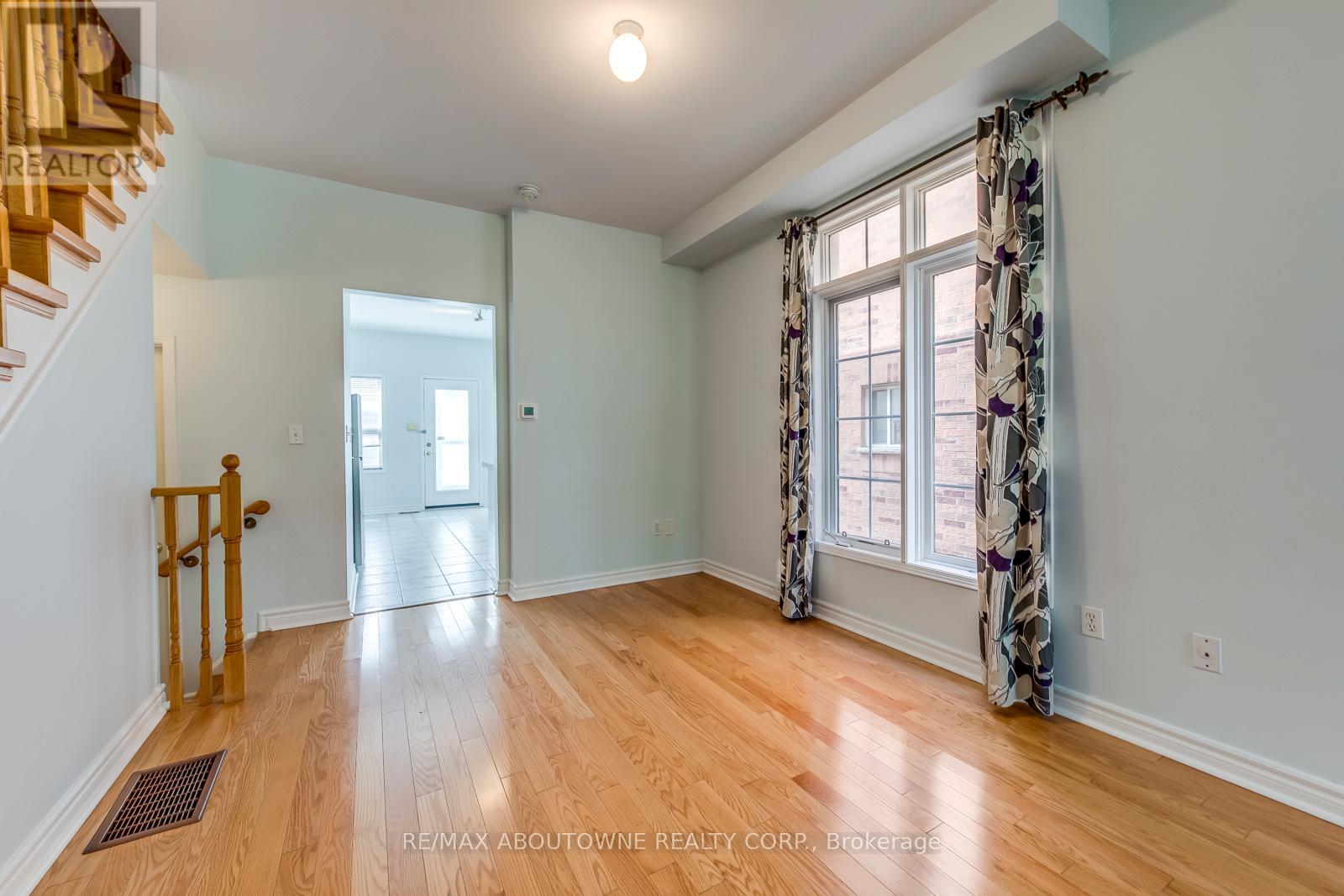 Photo 12 of 83 Bur Oak Avenue, Markham ON