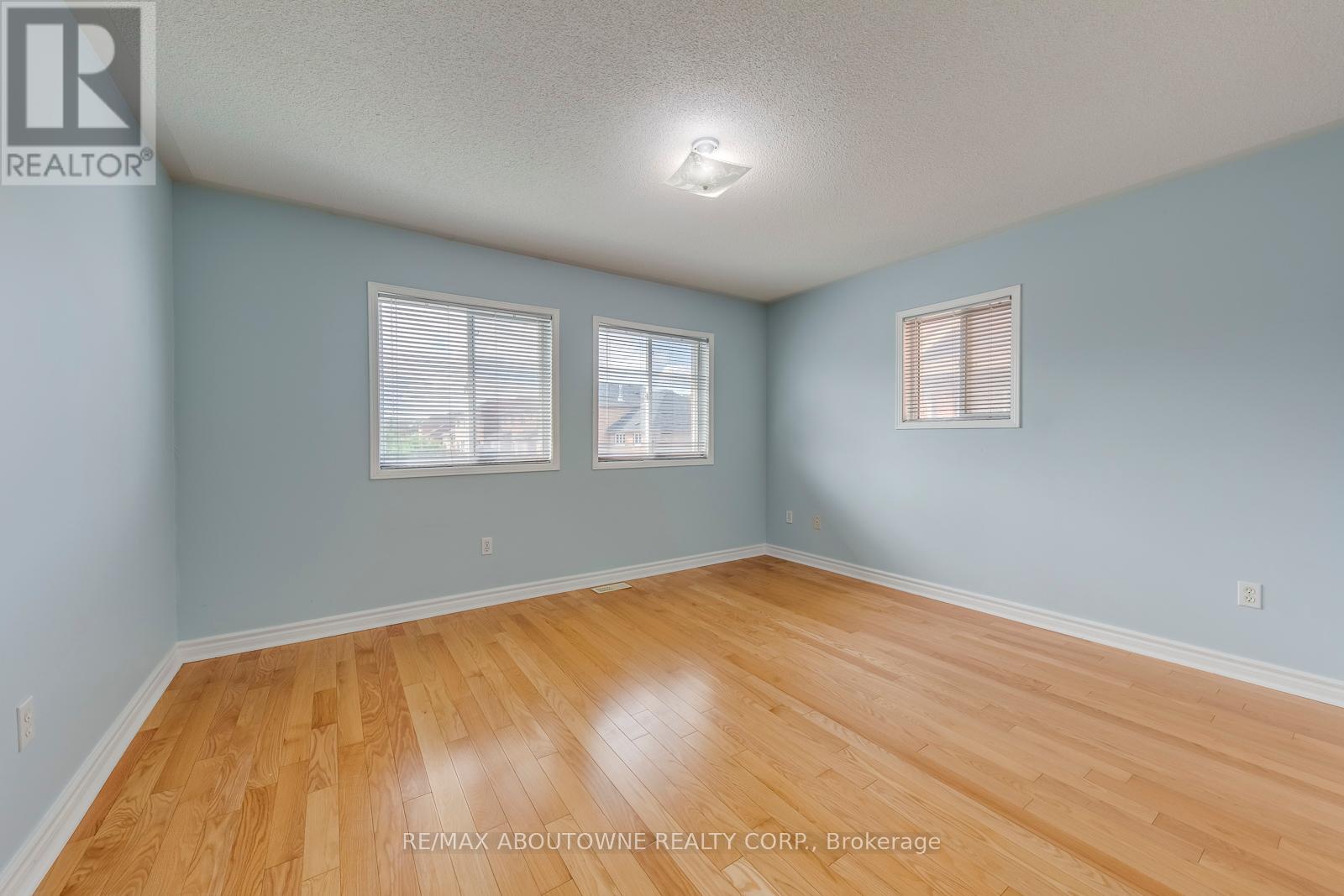 Photo 26 of 83 Bur Oak Avenue, Markham ON