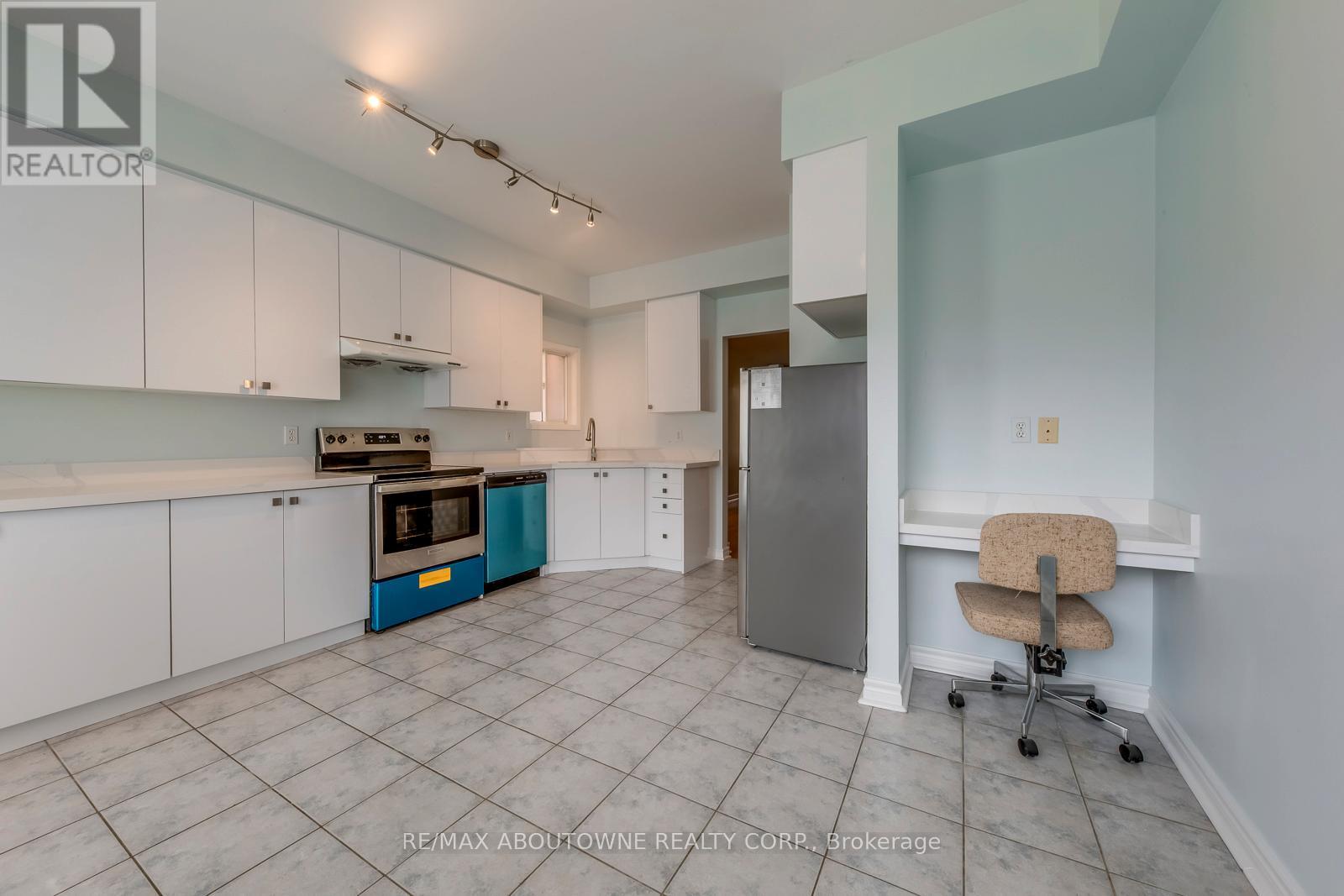 Photo 20 of 83 Bur Oak Avenue, Markham ON