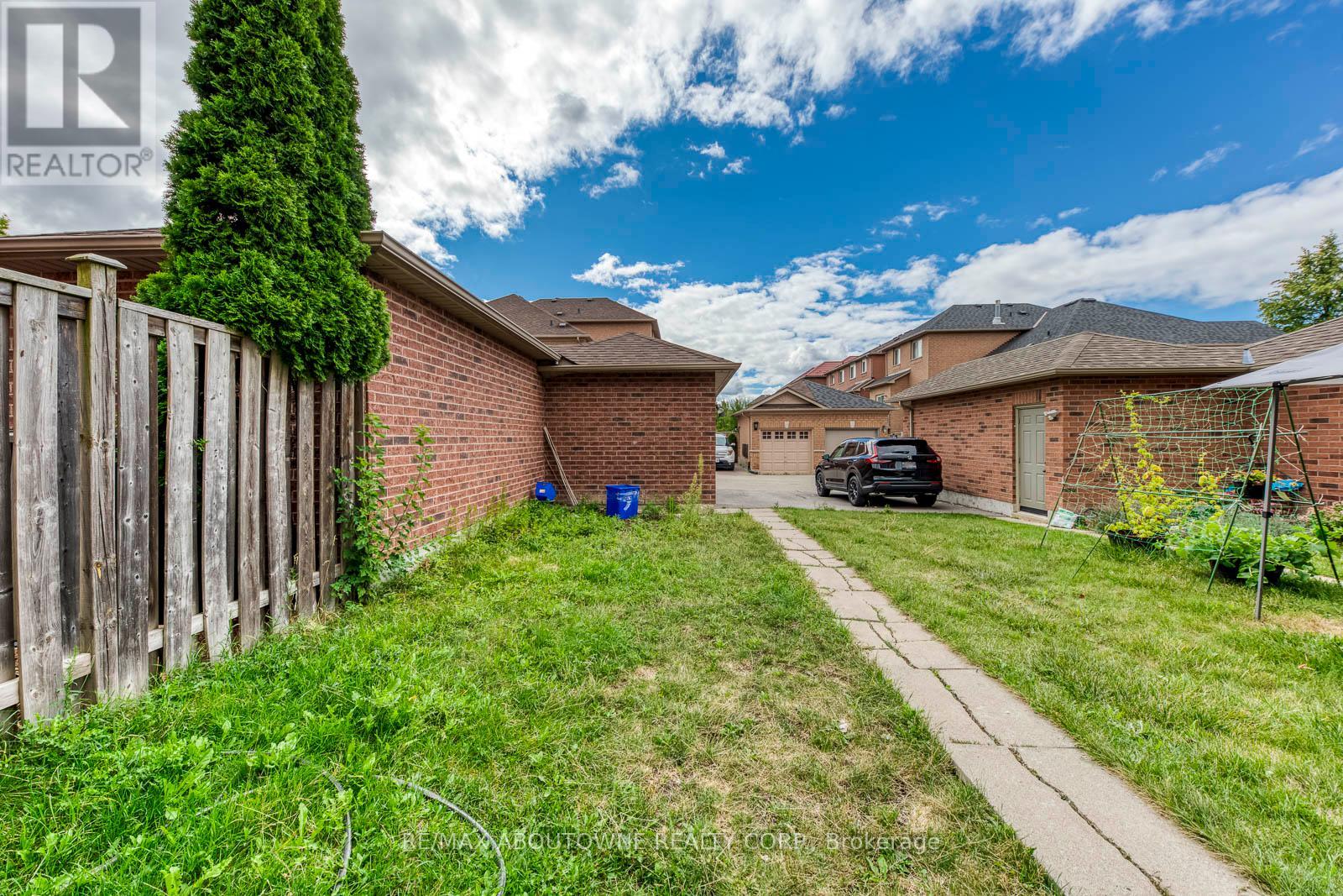 Photo 38 of 83 Bur Oak Avenue, Markham ON