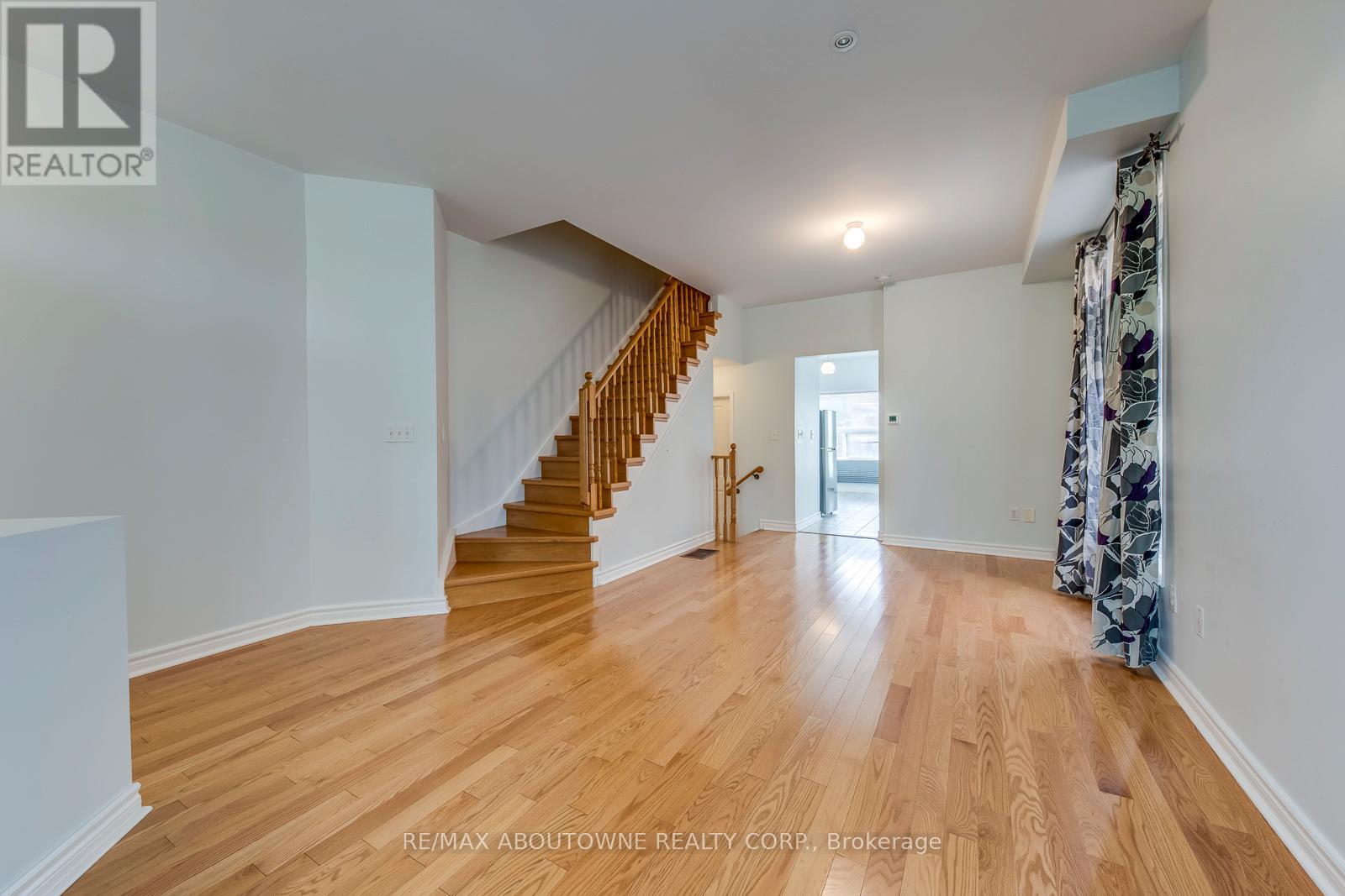 Photo 8 of 83 Bur Oak Avenue, Markham ON