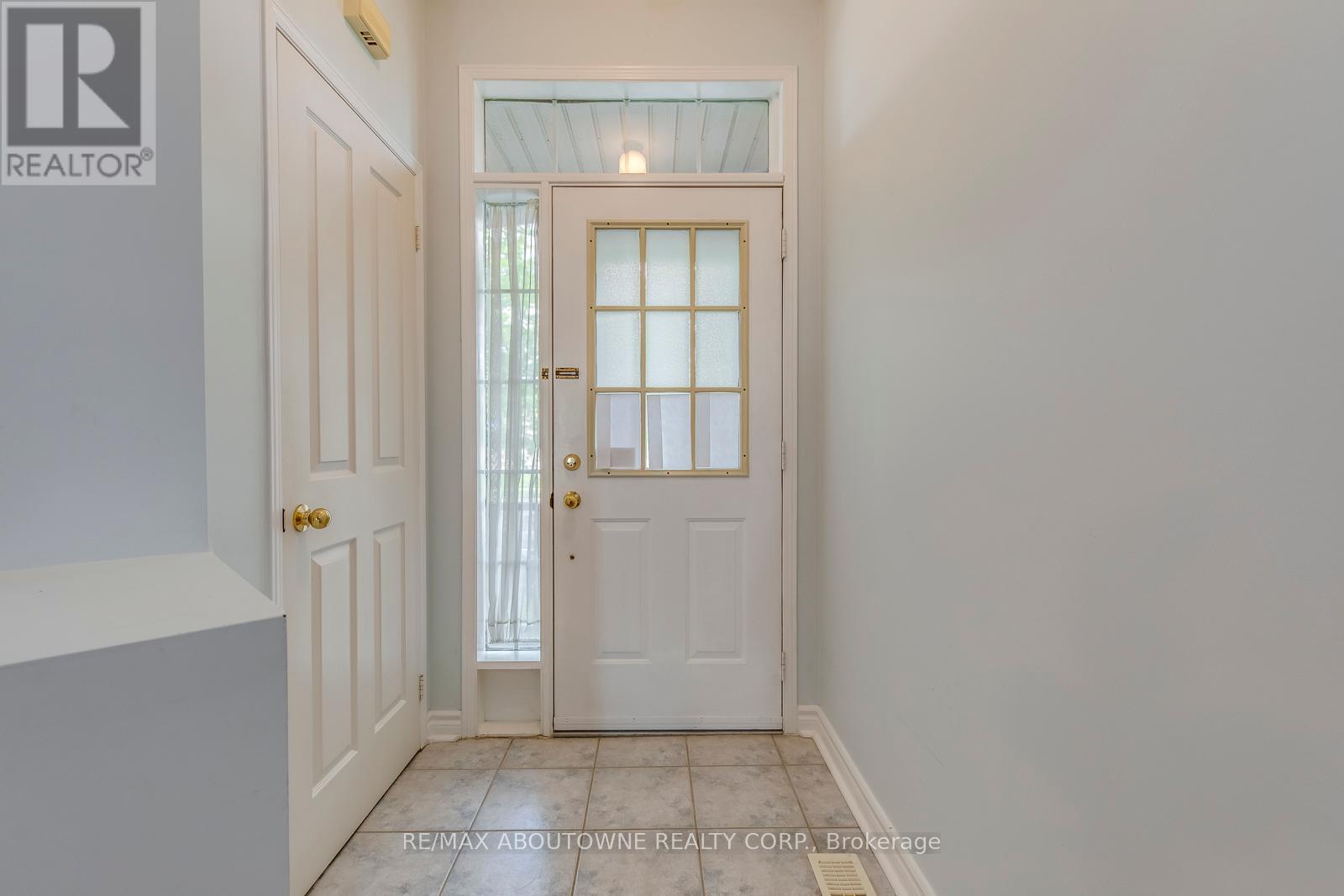 Photo 5 of 83 Bur Oak Avenue, Markham ON