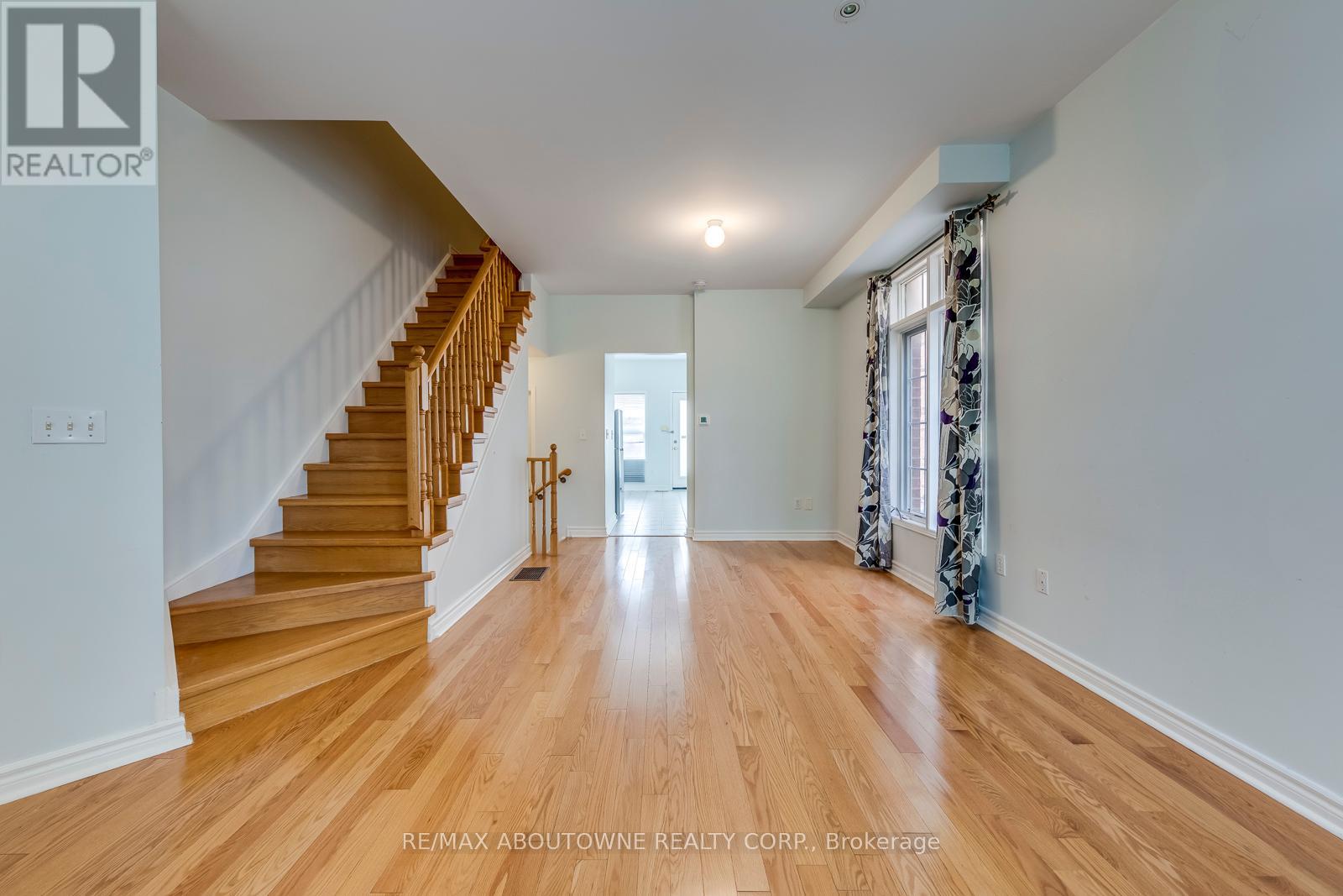 Photo 7 of 83 Bur Oak Avenue, Markham ON