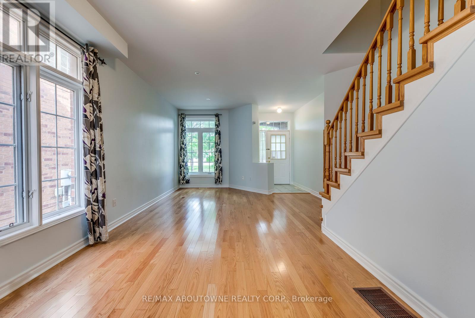 Photo 9 of 83 Bur Oak Avenue, Markham ON