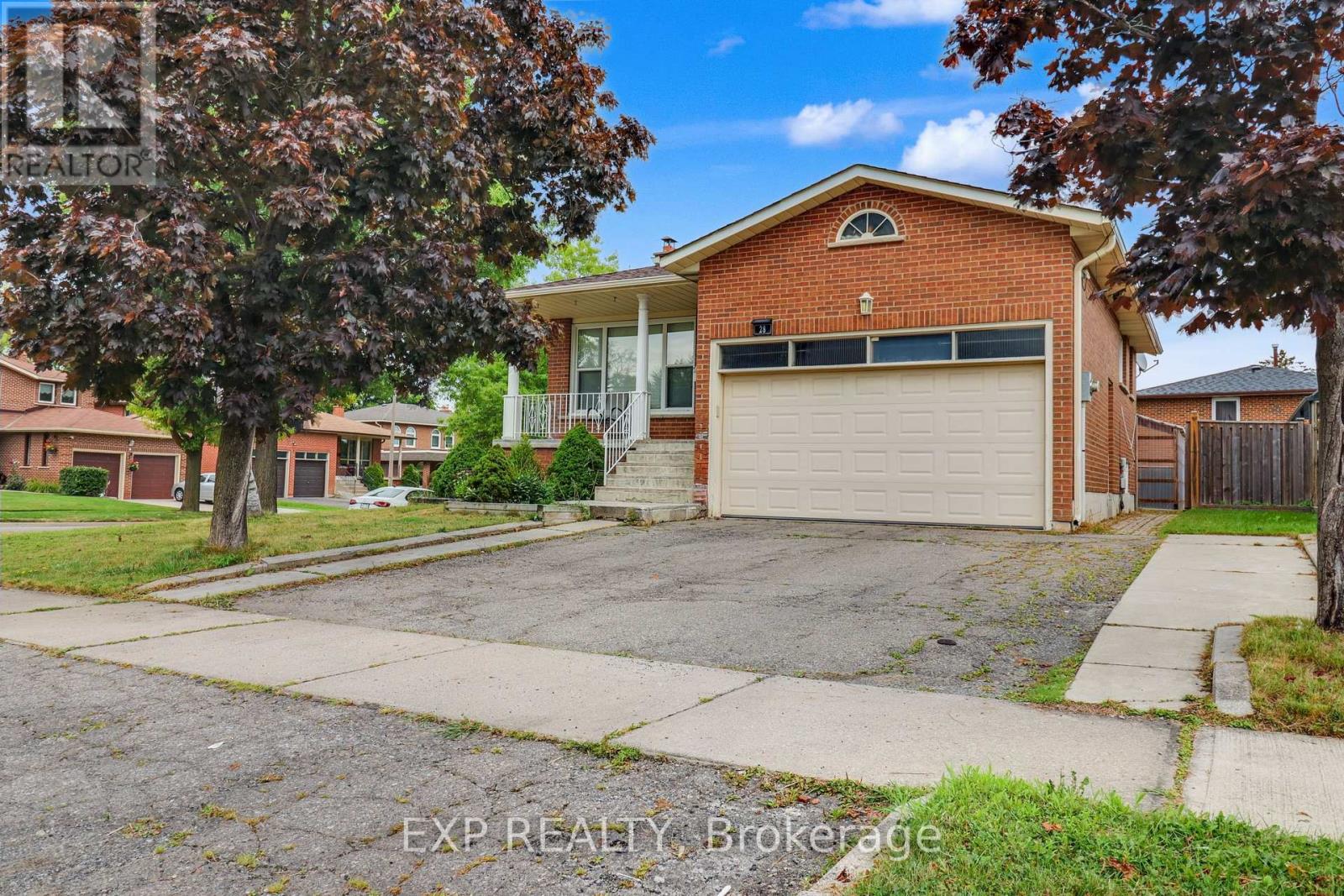 Photo 1 of 28 Poinsettia Place, Brampton ON