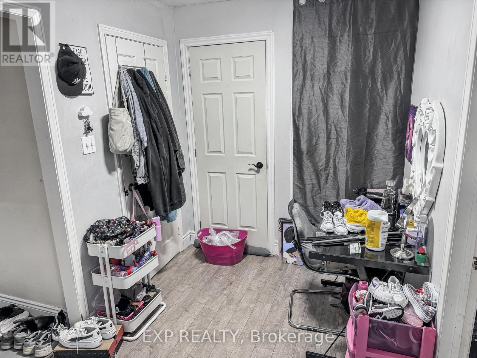 Photo 22 of 28 Poinsettia Place, Brampton ON
