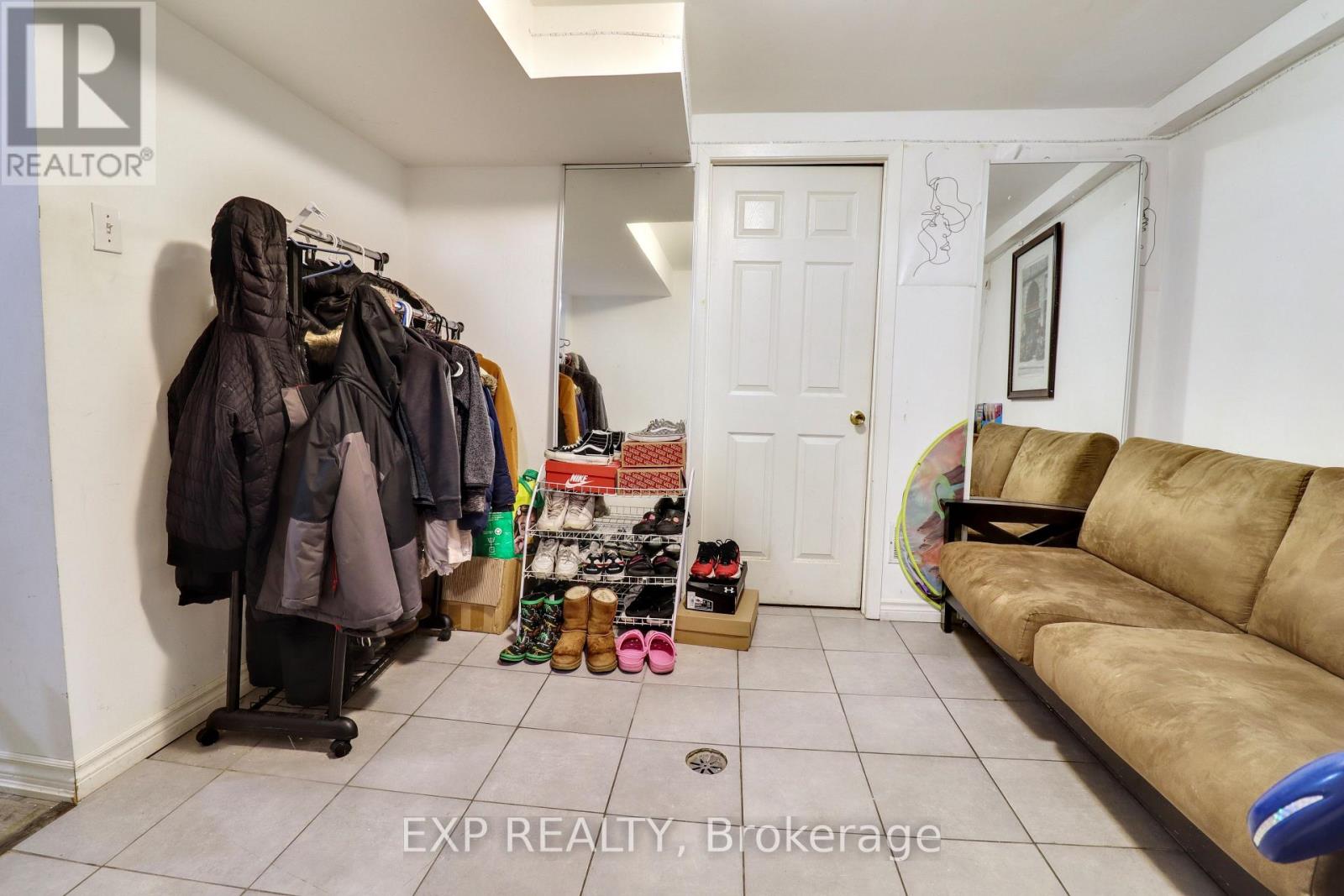 Photo 23 of 28 Poinsettia Place, Brampton ON