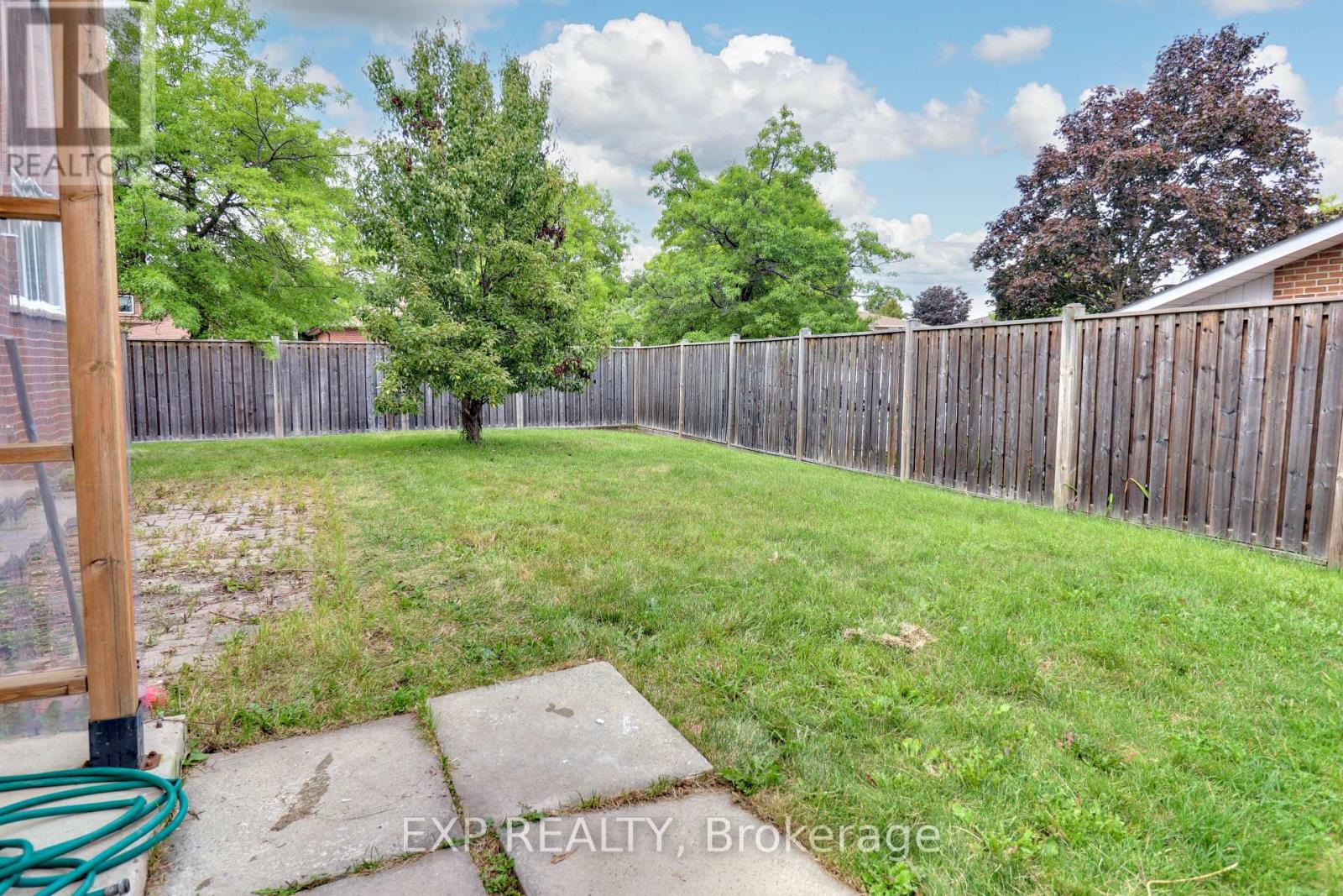 Photo 30 of 28 Poinsettia Place, Brampton ON