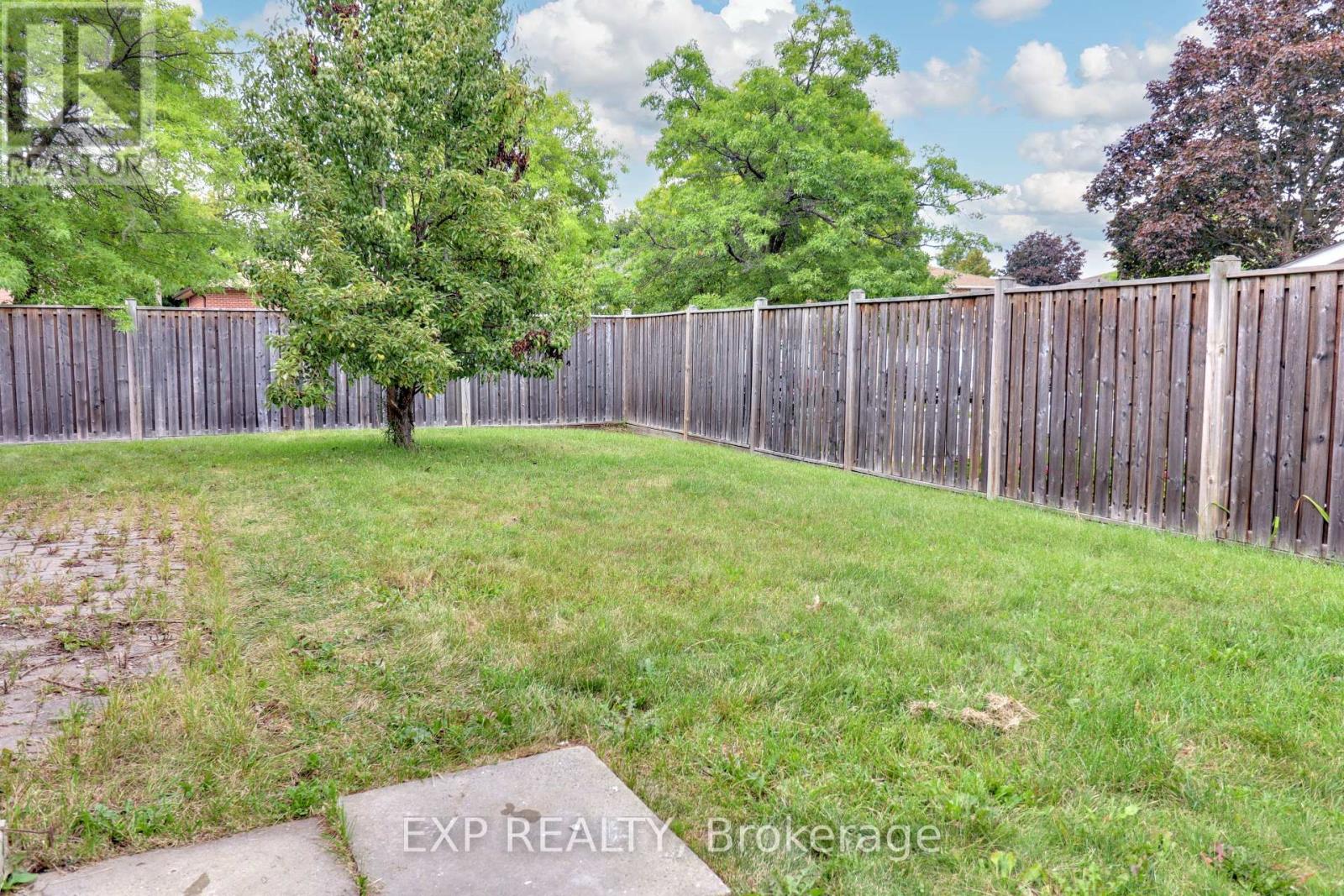 Photo 31 of 28 Poinsettia Place, Brampton ON
