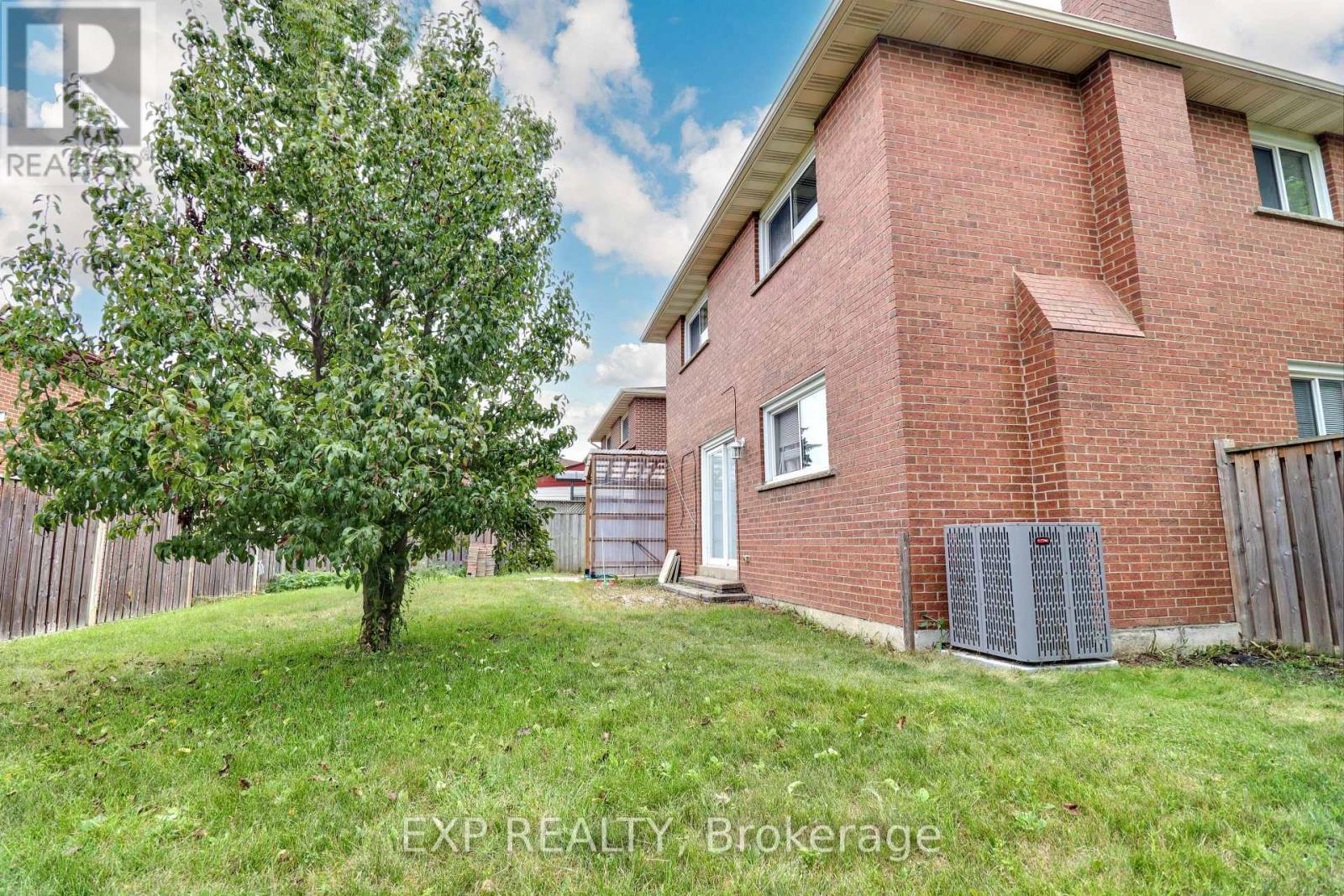 Photo 33 of 28 Poinsettia Place, Brampton ON