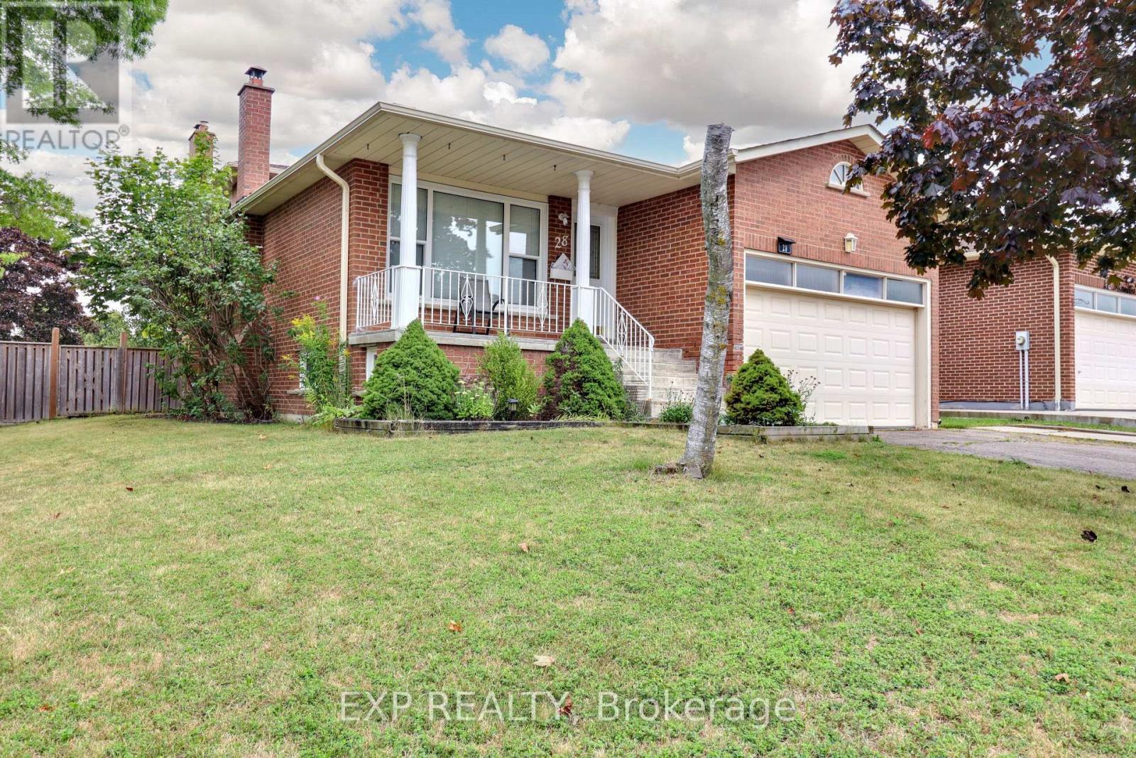 Photo 34 of 28 Poinsettia Place, Brampton ON